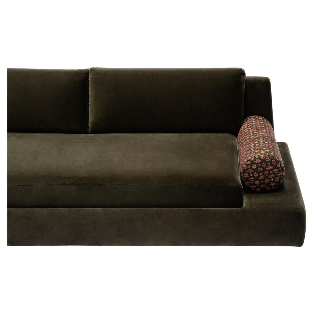 https://a.1stdibscdn.com/podium-sofa-for-sale-picture-2/f_96102/f_377731021704304762872/f_37773102_1704304763248_bg_processed.jpg