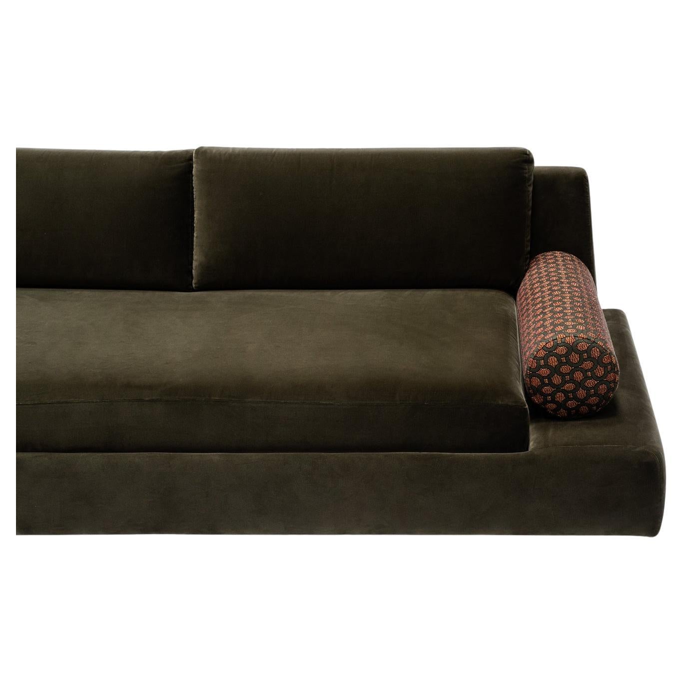 https://a.1stdibscdn.com/podium-sofa-for-sale-picture-2/f_96102/f_377731021704304762872/f_37773102_1704304763248_bg_processed.jpg