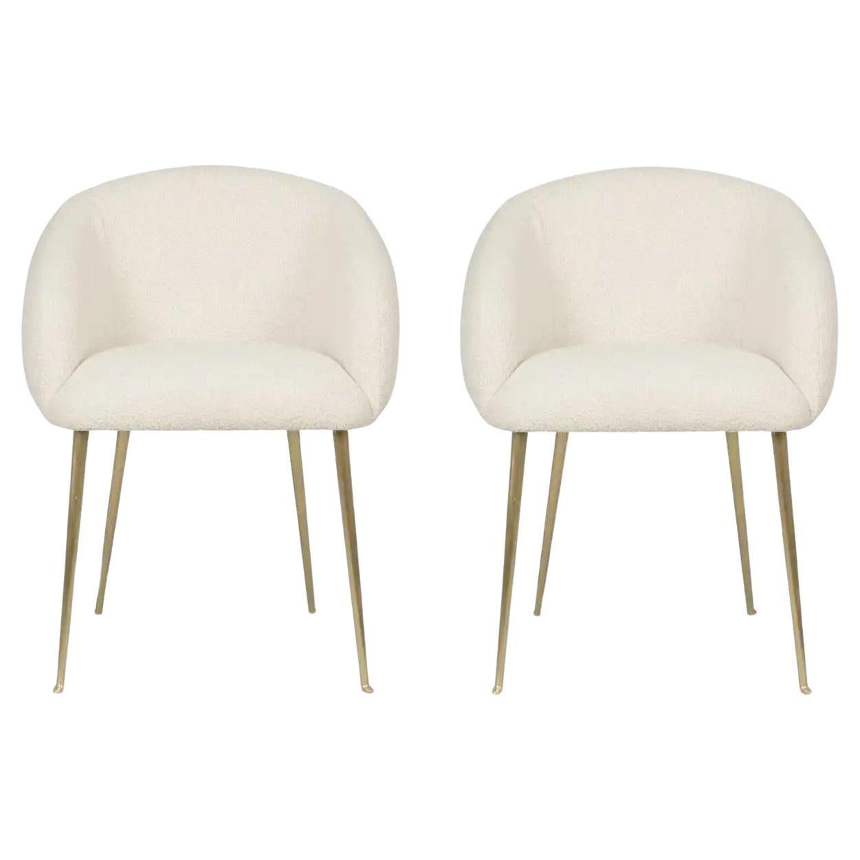 https://a.1stdibscdn.com/set-of-2-upholstered-dining-chairs-with-tapered-legs-in-brass-for-sale/f_27693/f_379471021706130879290/f_37947102_1706130879665_bg_processed.jpg