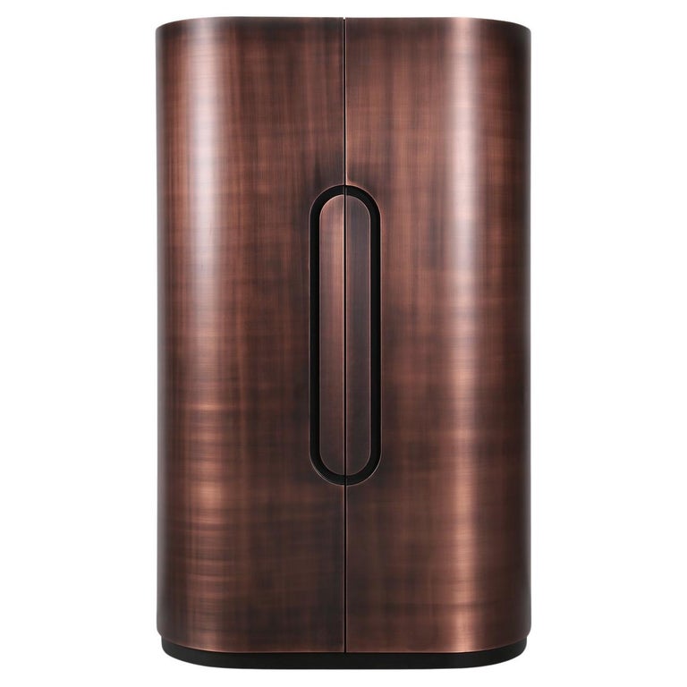 https://a.1stdibscdn.com/modern-home-wine-bar-cabinet-in-brushed-bronze-brass-copper-for-sale/f_55202/f_380912221706180735793/f_38091222_1706180736123_bg_processed.jpg?width=768