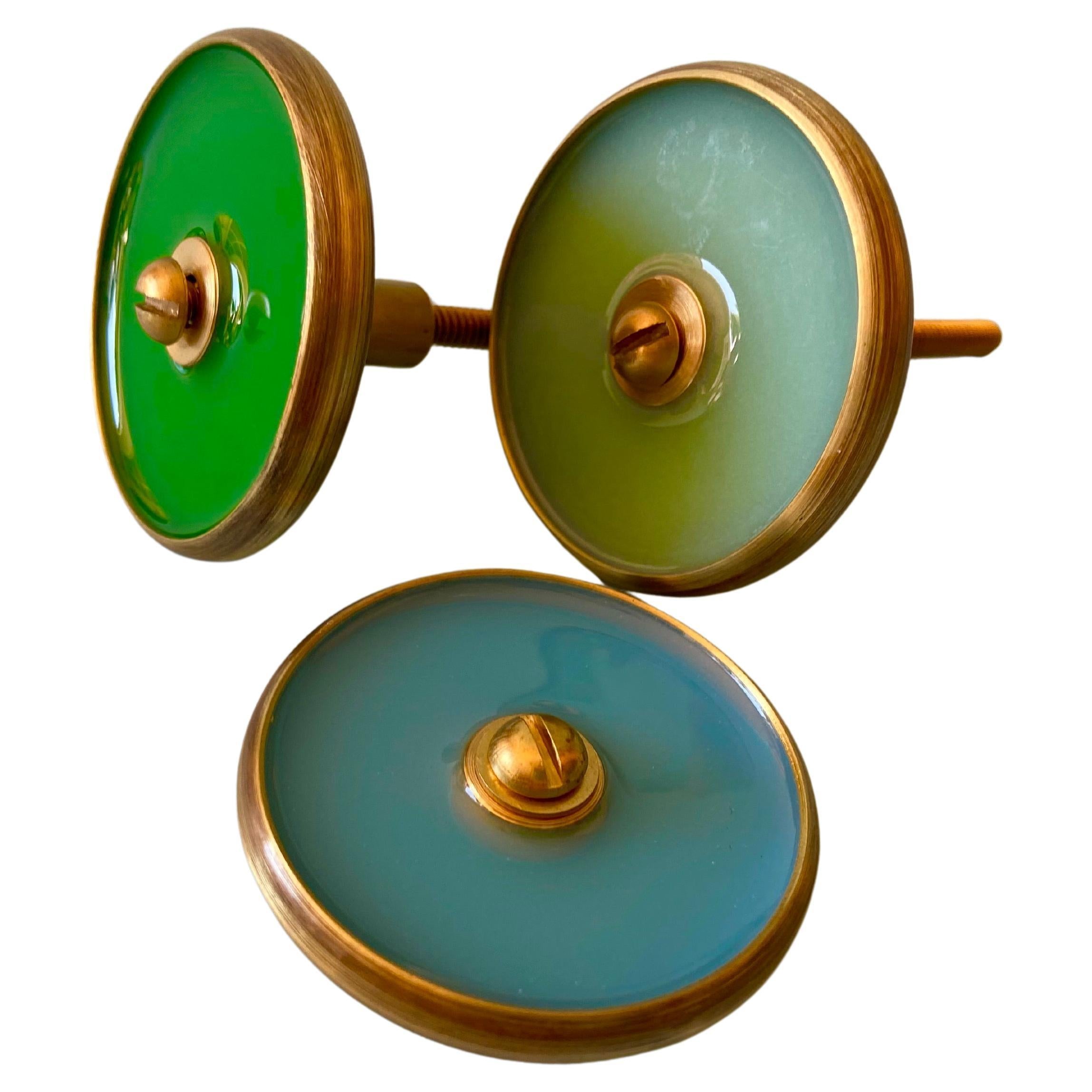 https://a.1stdibscdn.com/cabinet-drawer-pulls-by-daughter-mfg-for-sale/f_90532/f_393465521713556030054/f_39346552_1713556031235_bg_processed.jpg
