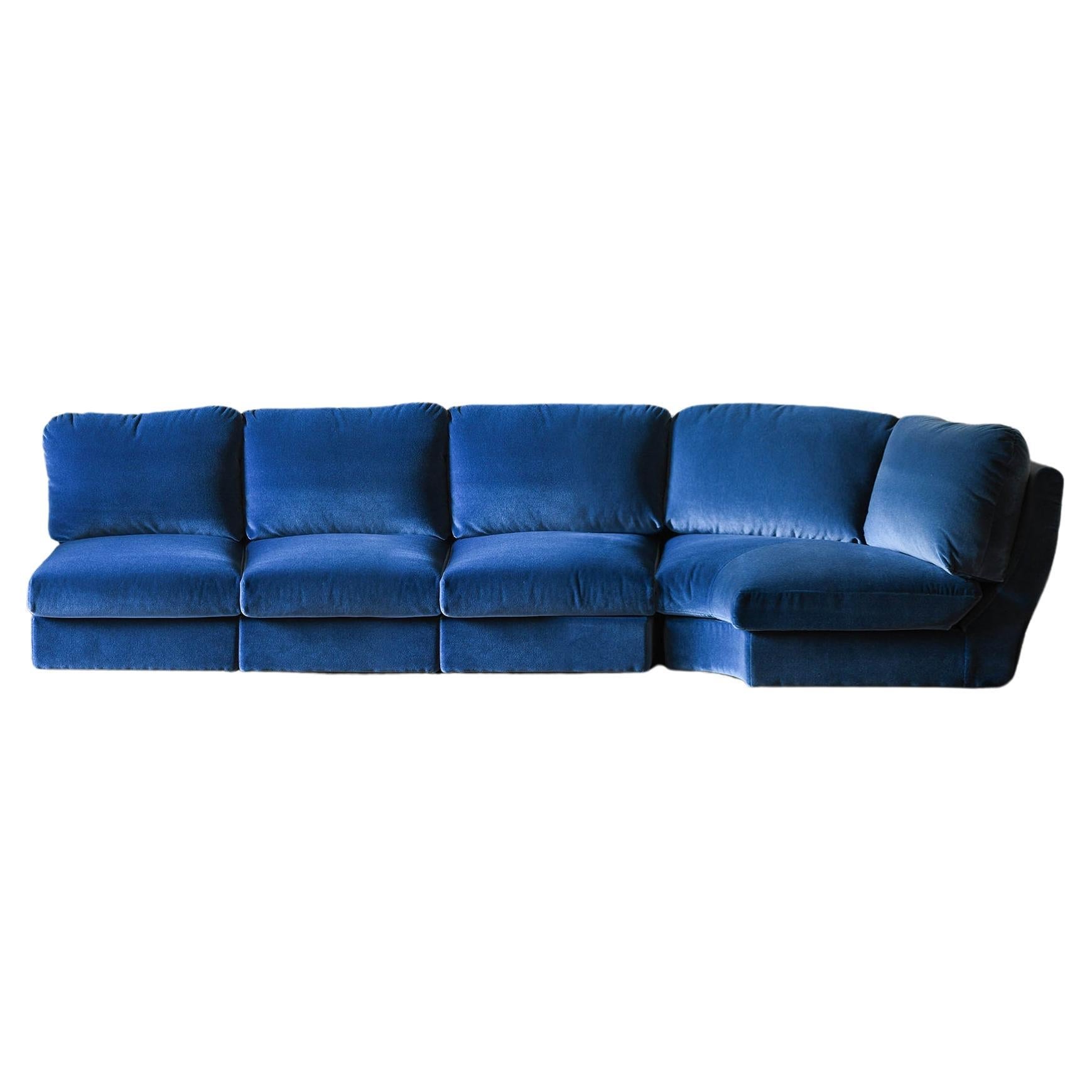 https://a.1stdibscdn.com/blue-lb-modular-sofa-for-sale/f_69112/f_399363421716979971416/f_39936342_1716979971851_bg_processed.jpg