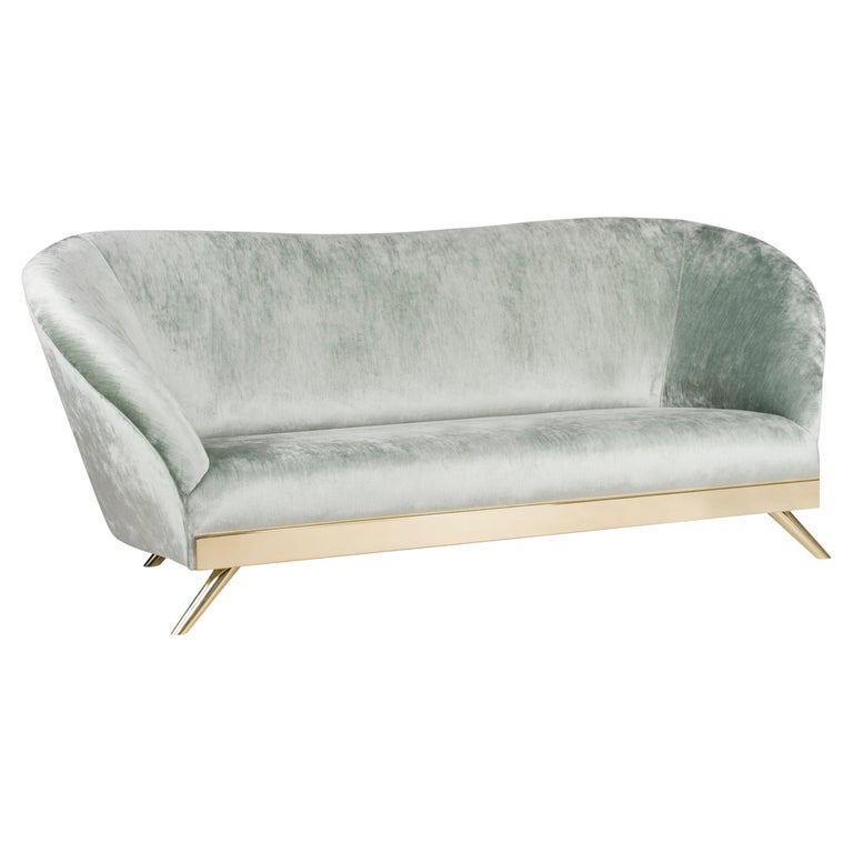 https://a.1stdibscdn.com/cambridge-loveseat-sofa-in-the-style-of-1930s-handmade-portugal-by-greenapple-for-sale/f_53532/f_399732121717171738190/f_39973212_1717171739097_bg_processed.jpg?width=768