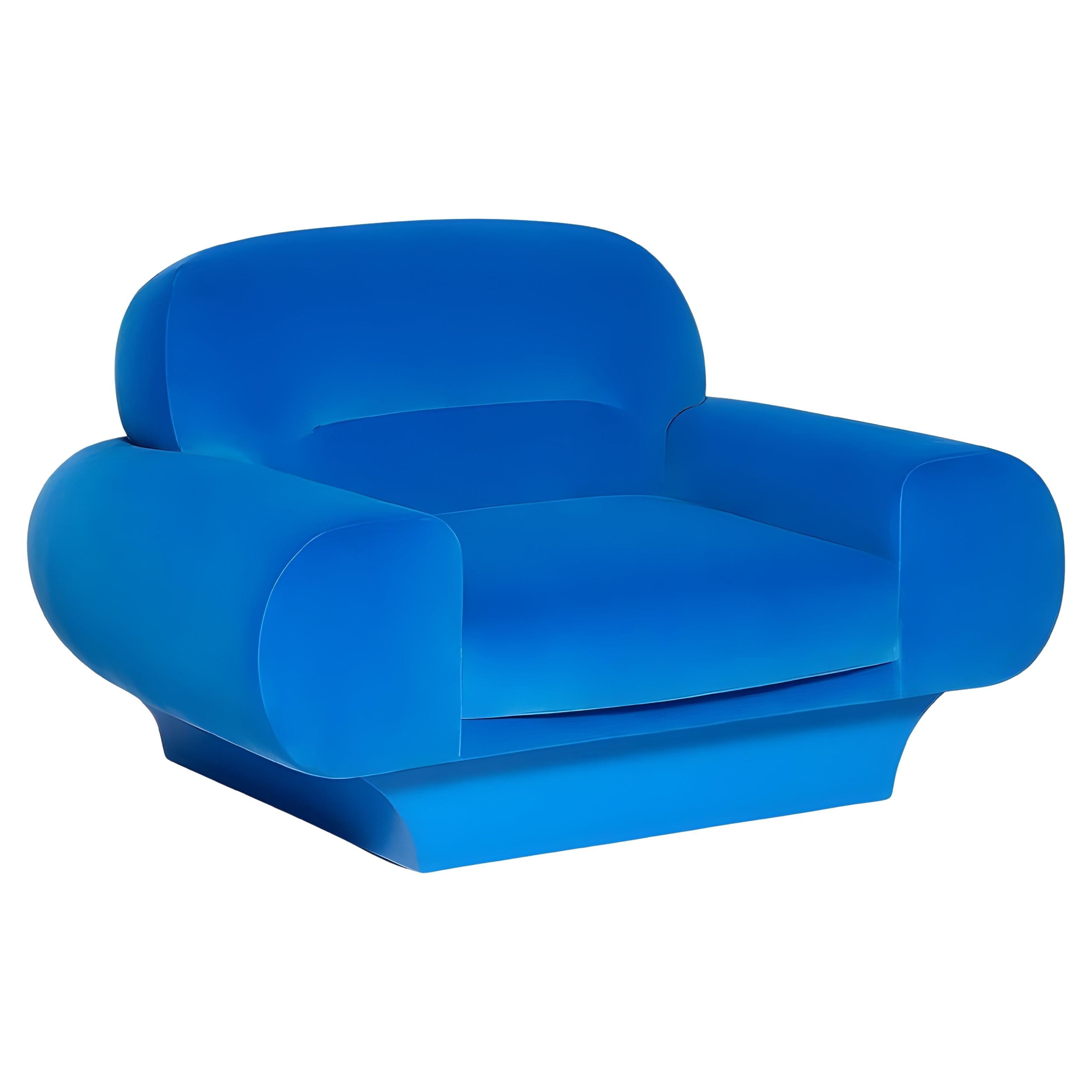 https://a.1stdibscdn.com/monotone-blue-roy-armchair-in-velvet-with-matching-lacquered-base-for-sale/f_27693/f_401371021772191695250/f_40137102_1772191696161_bg_processed.jpg