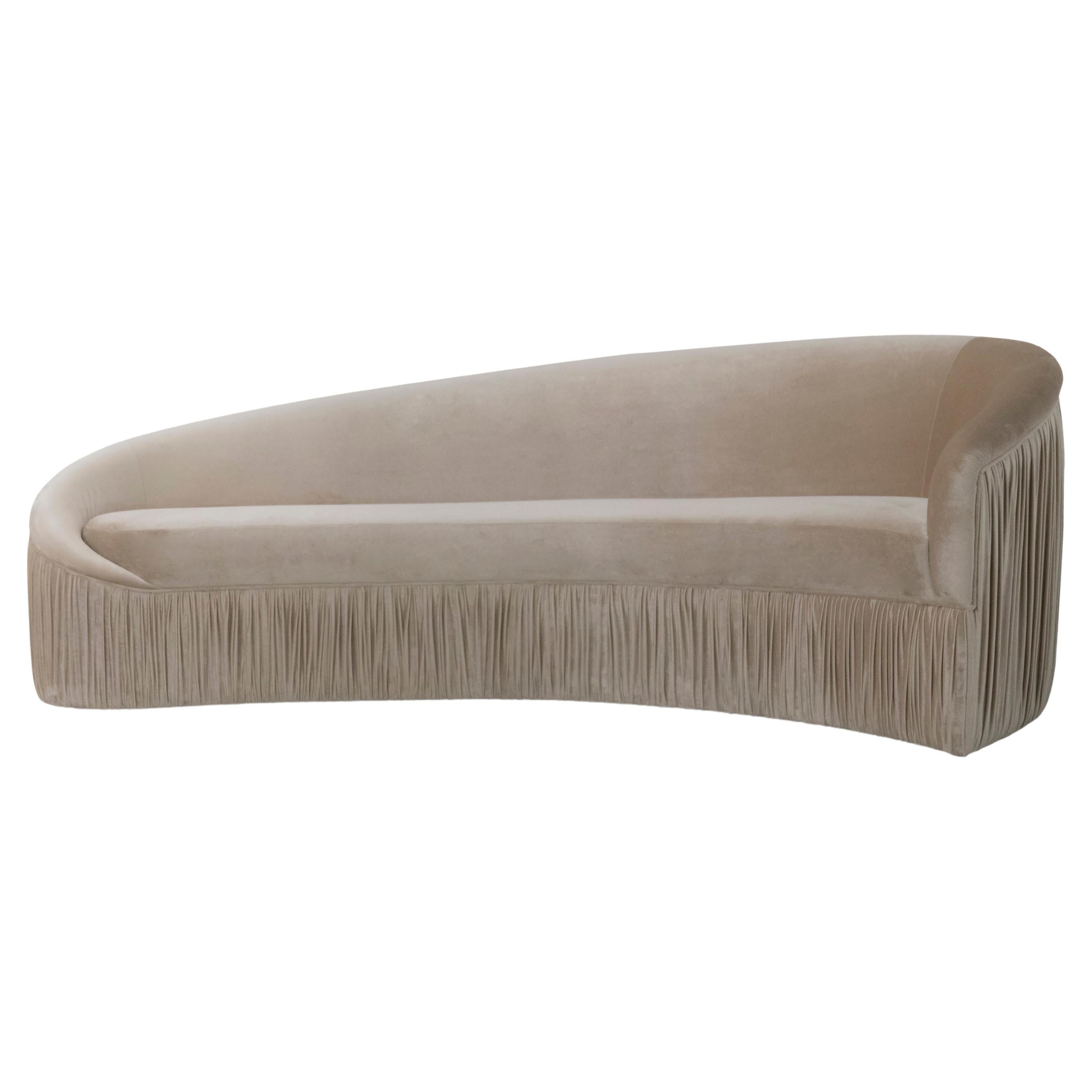 https://a.1stdibscdn.com/vamp-full-upholstery-sofa-for-sale/f_74772/f_405812021720694845392/f_40581202_1720694846146_bg_processed.jpg