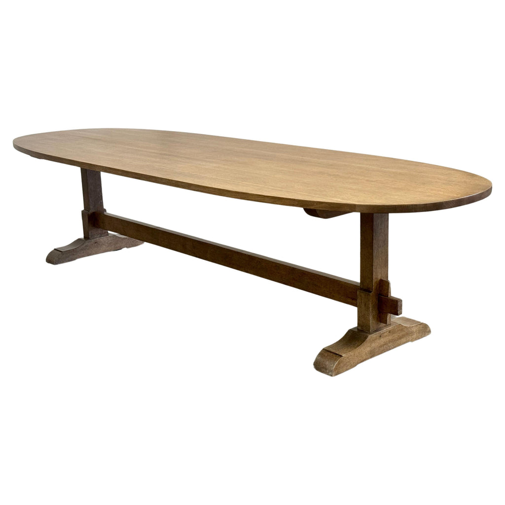 https://a.1stdibscdn.com/super-ellipse-evy-dining-table-made-from-rift-sawn-oak-for-sale/f_8065/f_406523521721129453863/f_40652352_1721129455097_bg_processed.jpg