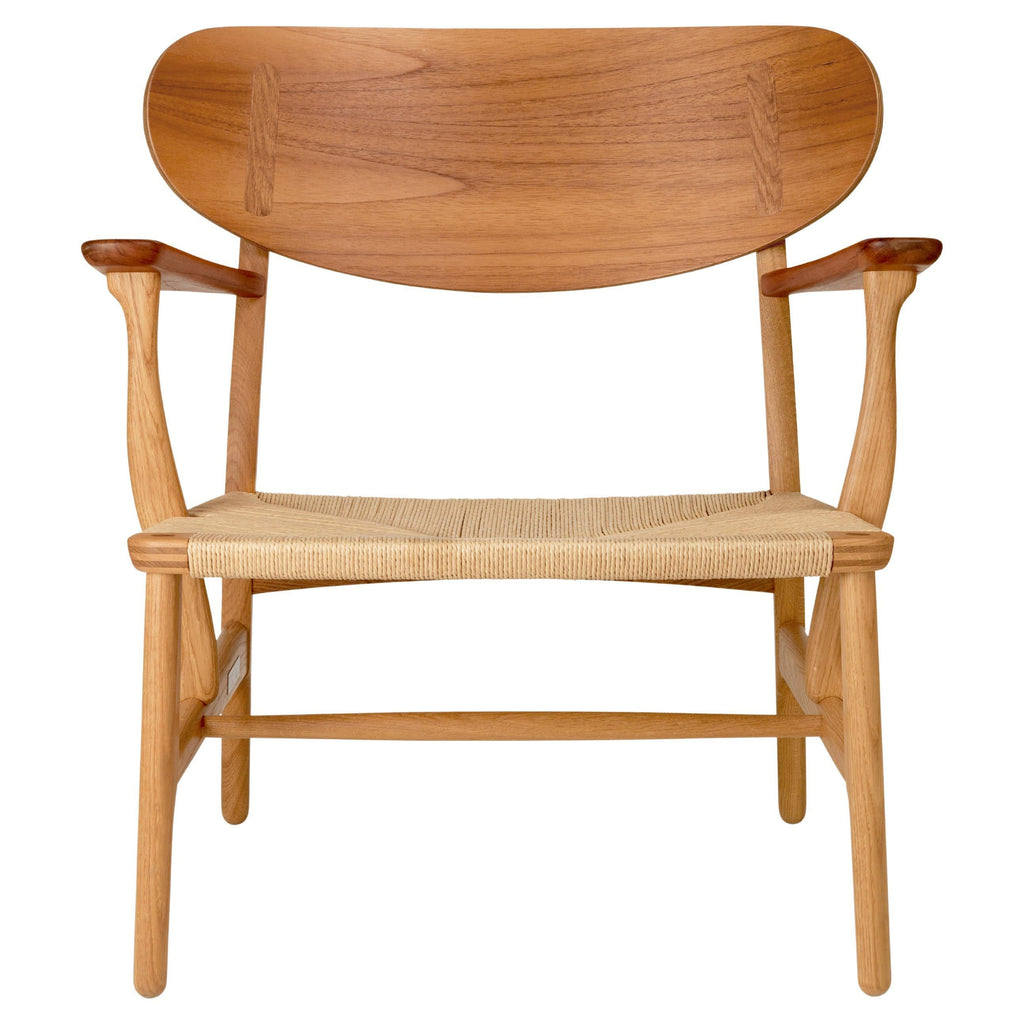 https://a.1stdibscdn.com/hans-wegner-ch22-chair-in-oak-teak-oil-for-carl-hansen-son-for-sale/f_14472/f_412949021725193405848/f_41294902_1725193406882_bg_processed.jpg