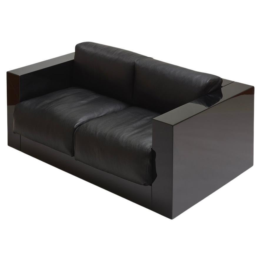 https://a.1stdibscdn.com/poltronova-saratoga-large-sofa-by-lella-and-massimo-vignelli-for-sale-picture-2/f_16392/f_413294321725461685487/f_41329382_1725461596822_bg_processed.jpg