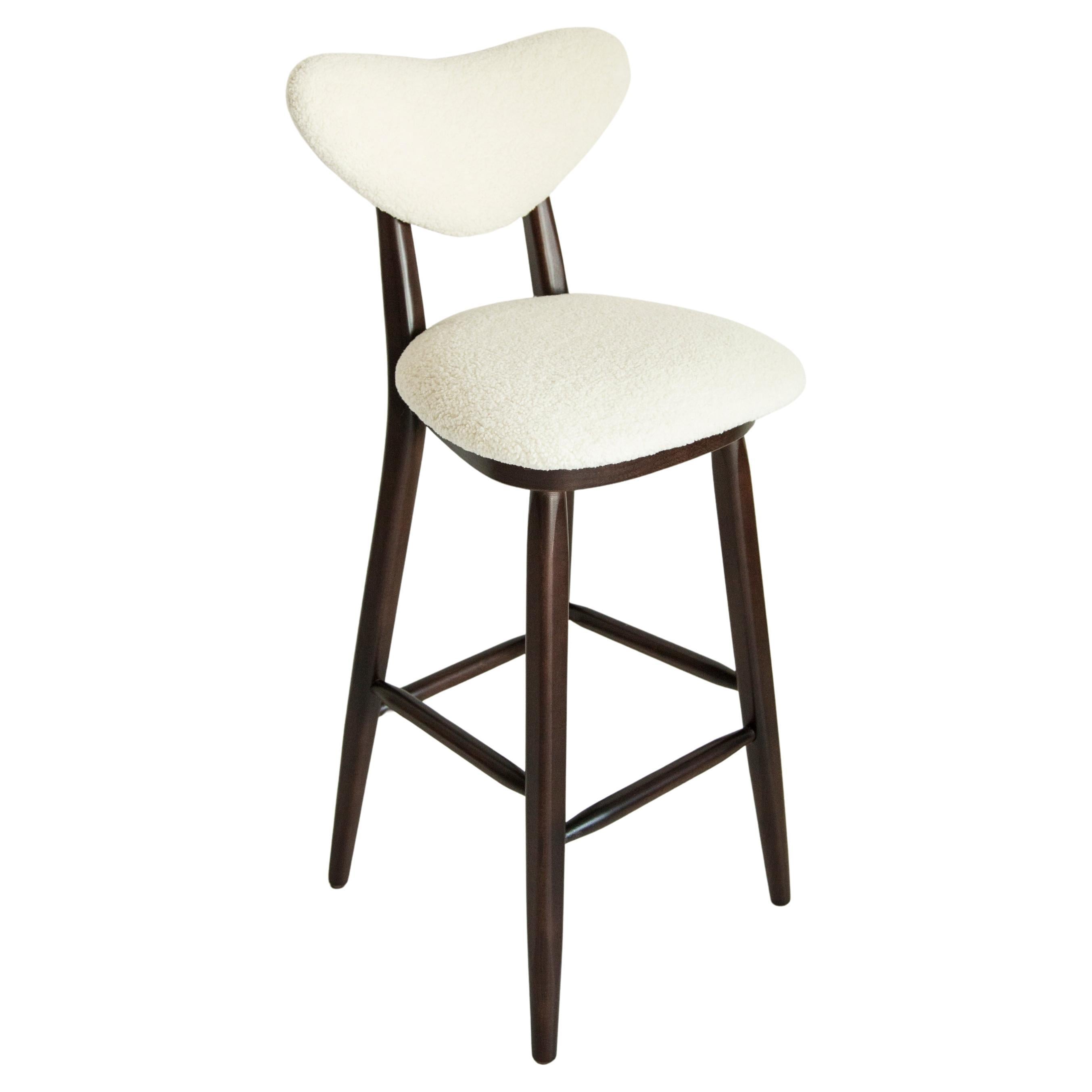 https://a.1stdibscdn.com/heart-bar-stool-chair-white-ivory-boucle-by-vintola-studio-europe-poland-for-sale/f_34023/f_416514021727368056549/f_41651402_1727368057263_bg_processed.jpg