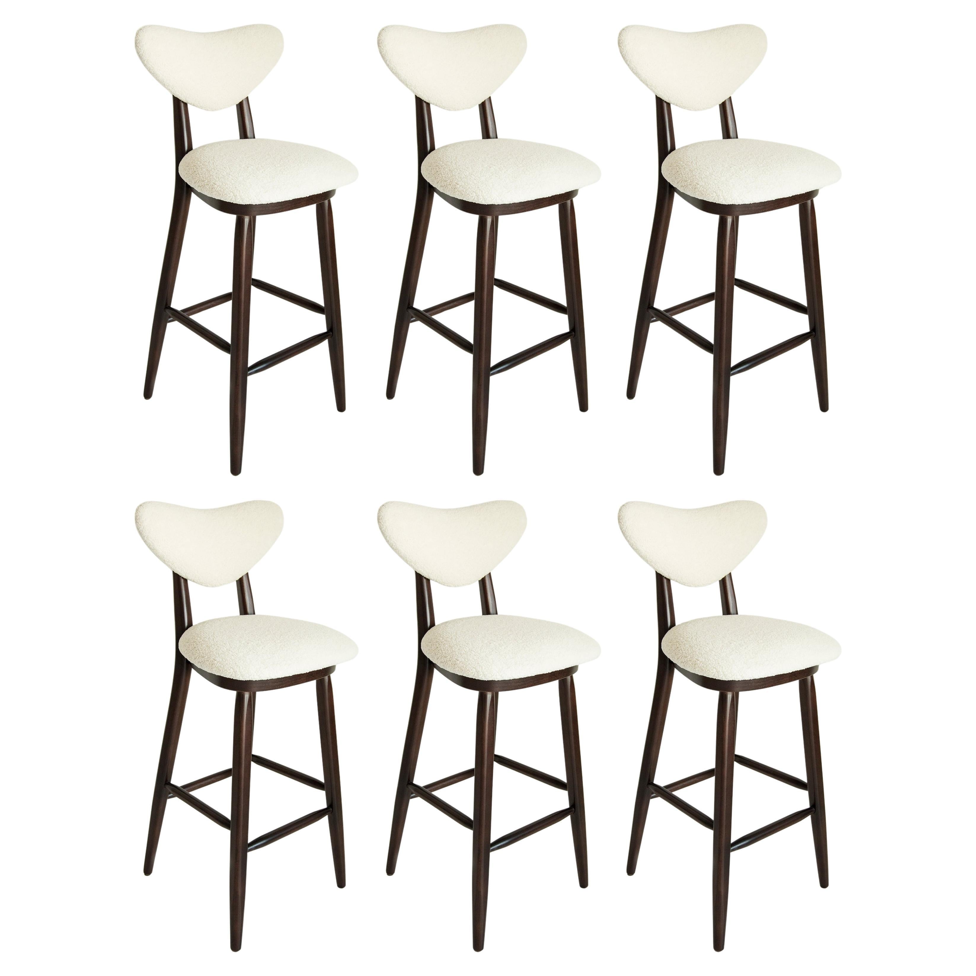 https://a.1stdibscdn.com/six-heart-bar-stools-white-ivory-boucle-by-vintola-studio-europe-poland-for-sale/f_34023/f_416523021727371057771/f_41652302_1727371059299_bg_processed.jpg