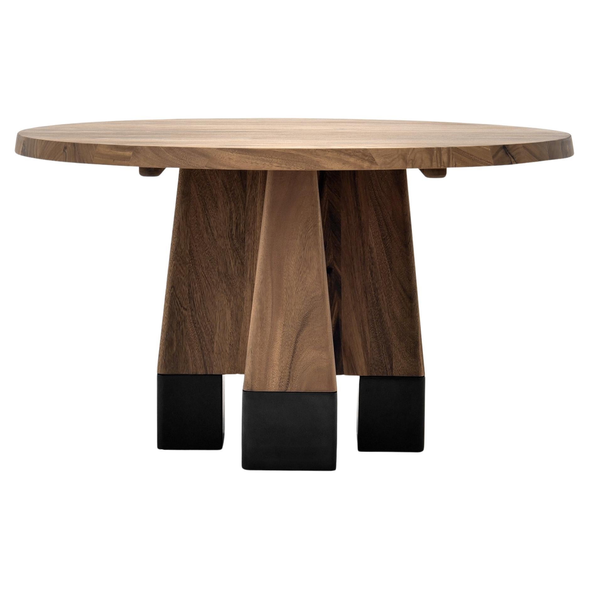 https://a.1stdibscdn.com/statue-circle-dining-table-by-daaz-for-sale/f_12192/f_417734421728083128716/f_41773442_1728083129308_bg_processed.jpg