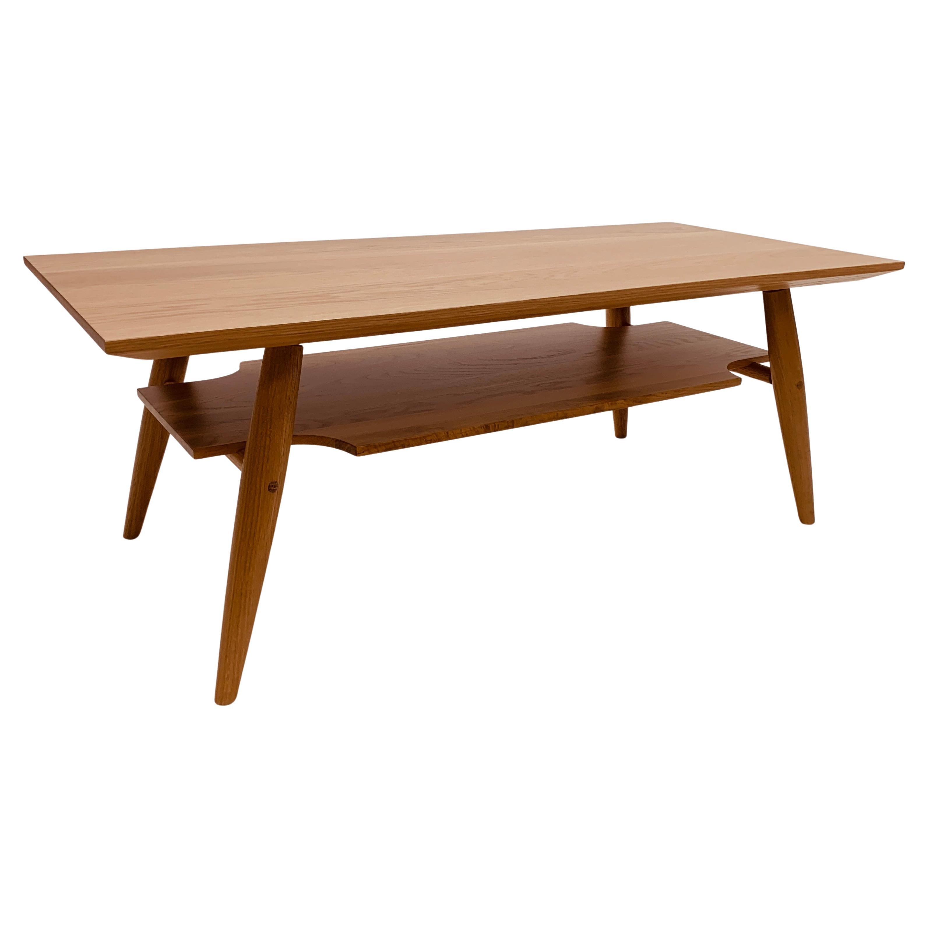 https://a.1stdibscdn.com/carry-underwood-coffee-table-in-red-oak-for-sale/f_99452/f_418813621728934435717/f_41881362_1728934436711_bg_processed.jpg