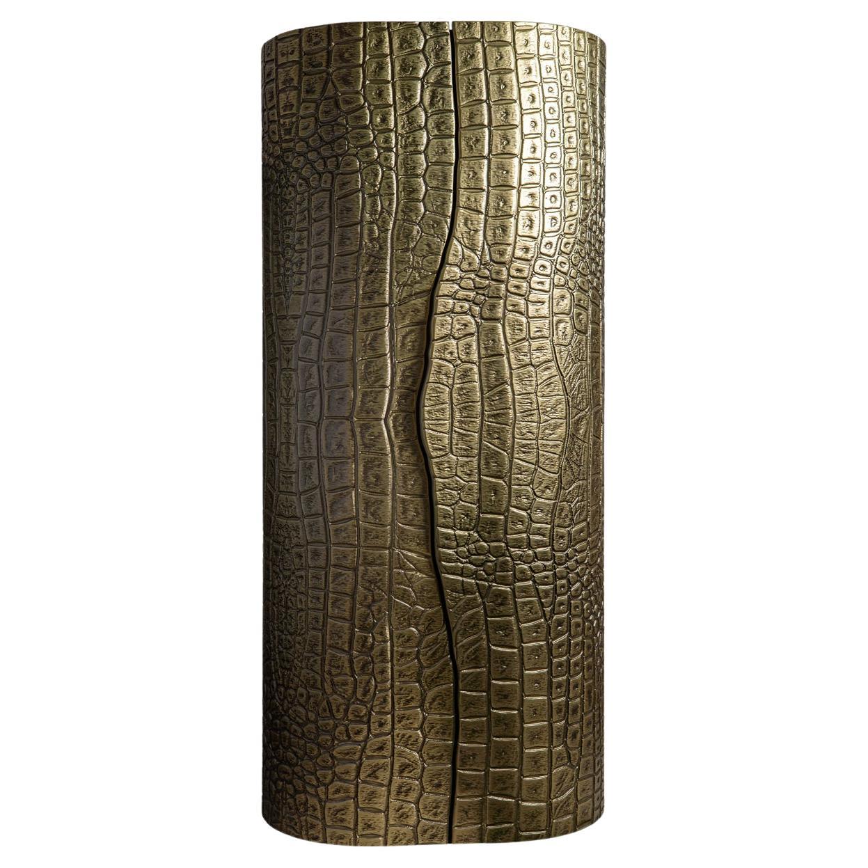 https://a.1stdibscdn.com/modern-brass-finish-luxury-bar-cabinet-in-stock-available-for-sale/f_55202/f_421893321730889862571/f_42189332_1730889863163_bg_processed.jpg