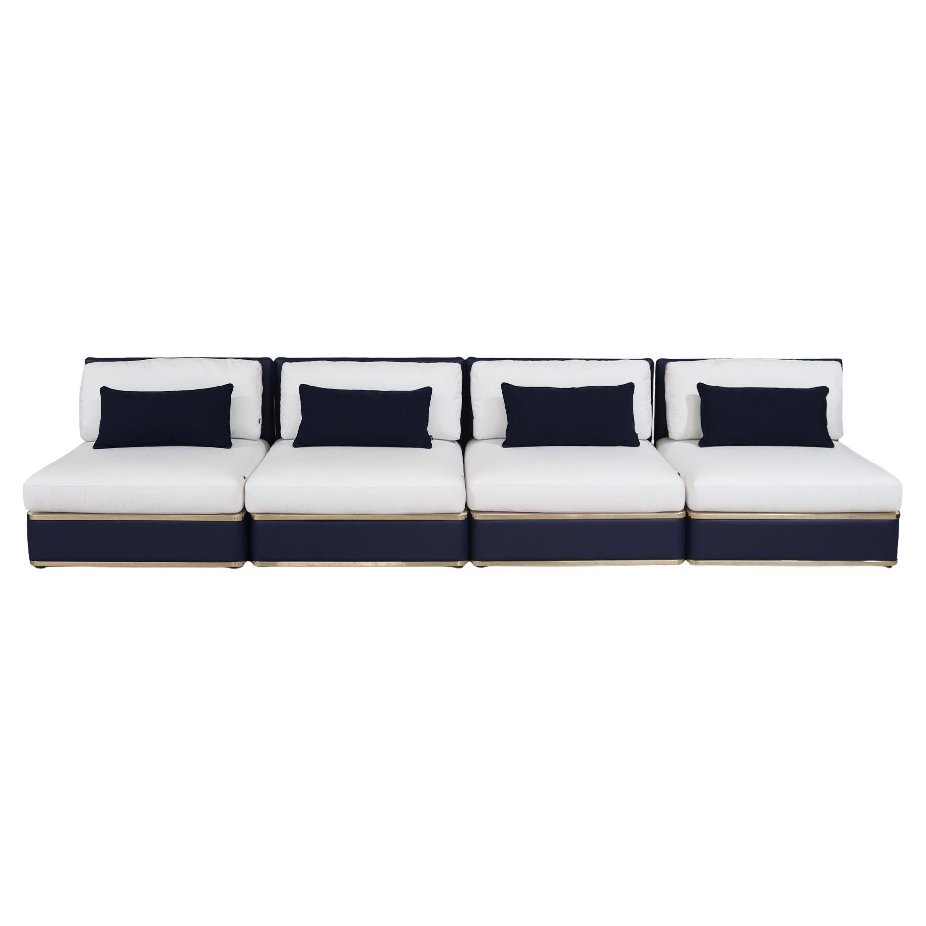 https://a.1stdibscdn.com/white-and-navy-blue-modular-outdoor-sofa-for-sale/f_56702/f_425067921732790793166/f_42506792_1732790793508_bg_processed.jpg