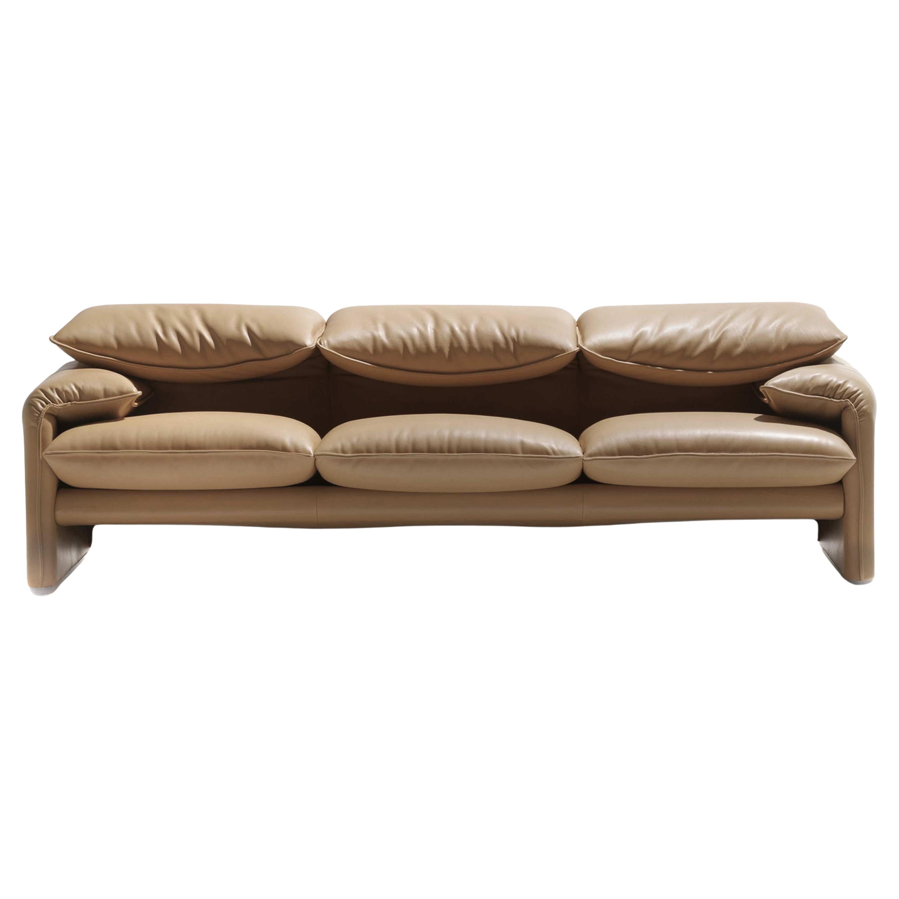 https://a.1stdibscdn.com/vico-magistretti-maralunga-three-seater-sofa-for-cassina-for-sale/f_14272/f_426964021733986680827/f_42696402_1733986681699_bg_processed.jpg