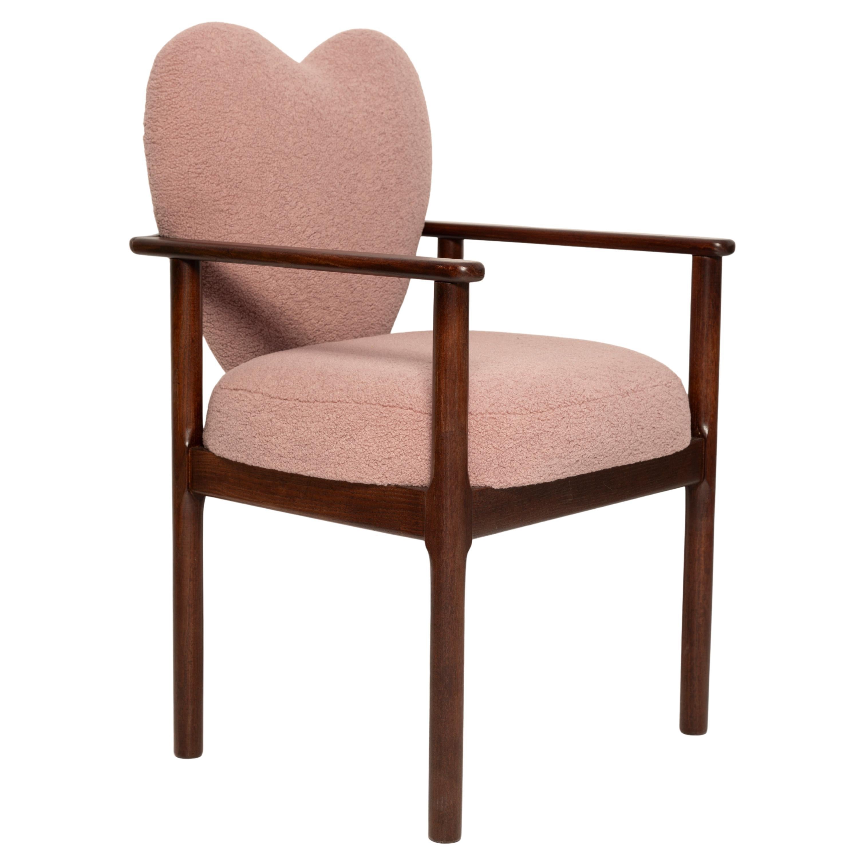 https://a.1stdibscdn.com/heart-dining-chair-pink-boucle-vintola-studio-europe-poland-for-sale/f_34023/f_428113521734520876182/f_42811352_1734520877394_bg_processed.jpg