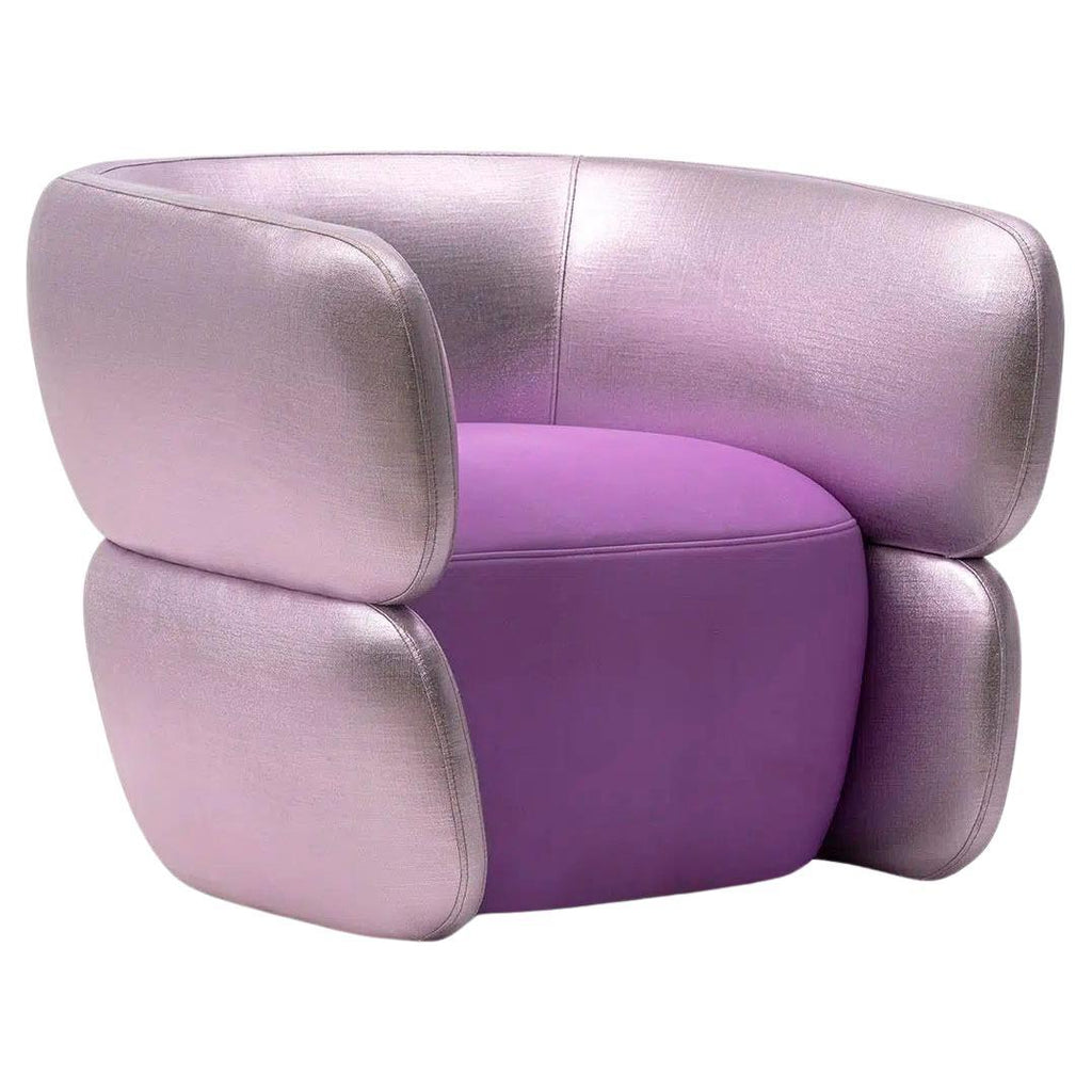 https://a.1stdibscdn.com/fully-upholstered-lounge-chair-with-bold-contours-for-sale-picture-2/f_27693/f_434378521738488724721/f_43437852_1738488724995_bg_processed.jpg
