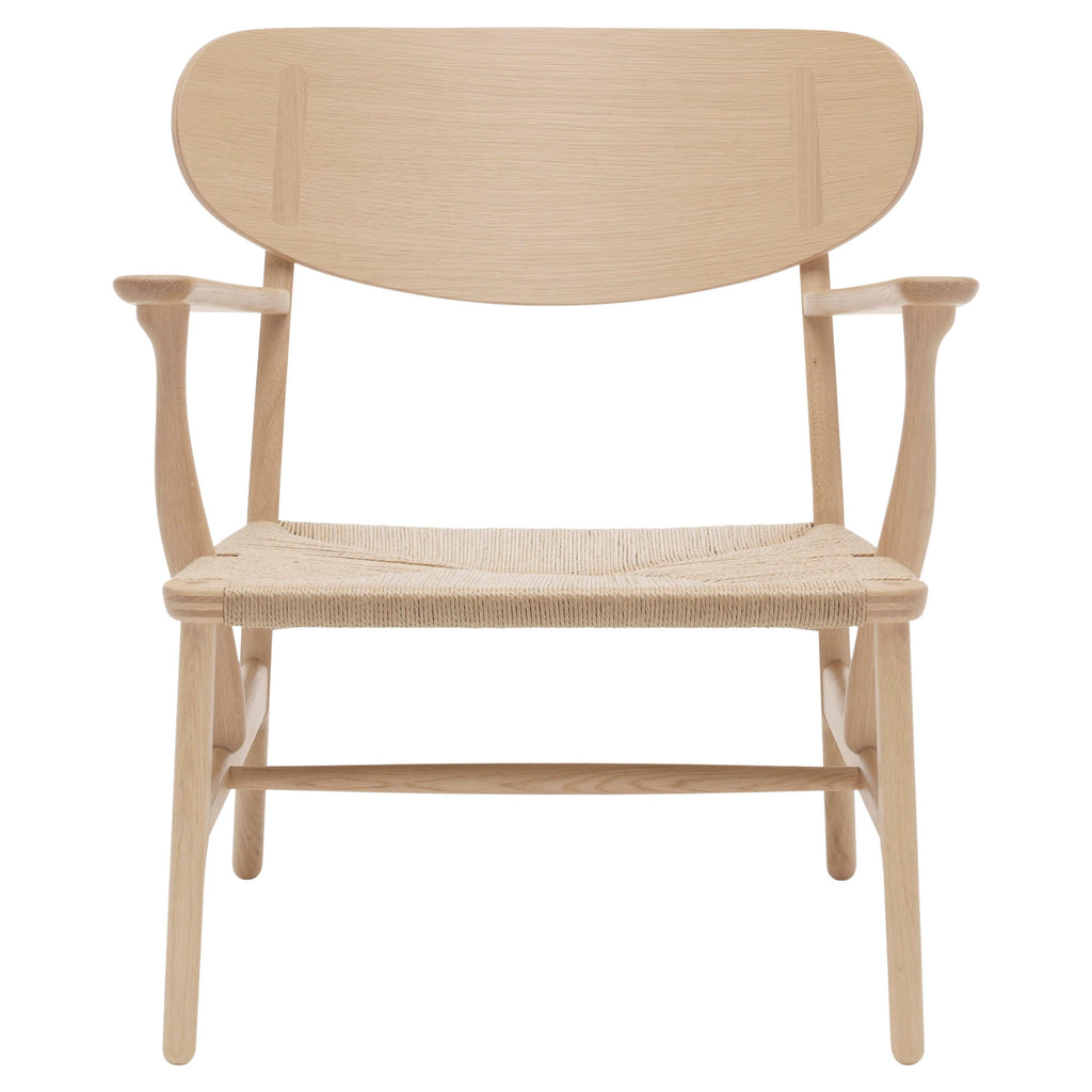 https://a.1stdibscdn.com/wegner-ch22-chair-in-oak-white-oil-natural-papercord-for-carl-hansen-son-for-sale/f_14472/f_438176321740617631166/f_43817632_1740617632445_bg_processed.jpg
