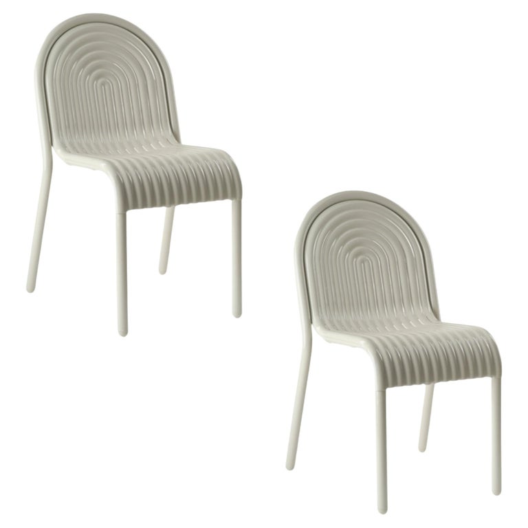 https://a.1stdibscdn.com/pair-of-tom-dixon-groove-aluminum-outdoor-dining-chairs-in-putty-for-sale/f_14472/f_438536921740778939958/f_43853692_1740778940561_bg_processed.jpg?width=768