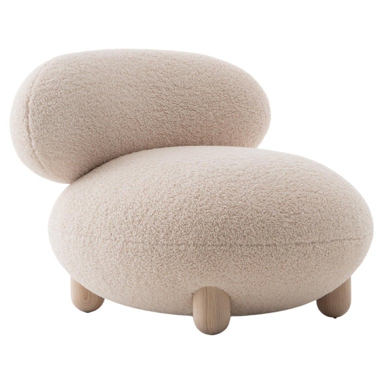 https://a.1stdibscdn.com/modern-flock-lounge-chair-fluffy-edition-in-faux-sheepskin-by-noom-for-sale/f_42321/f_440903221742249951451/f_44090322_1742249952004_bg_processed.jpg?width=768