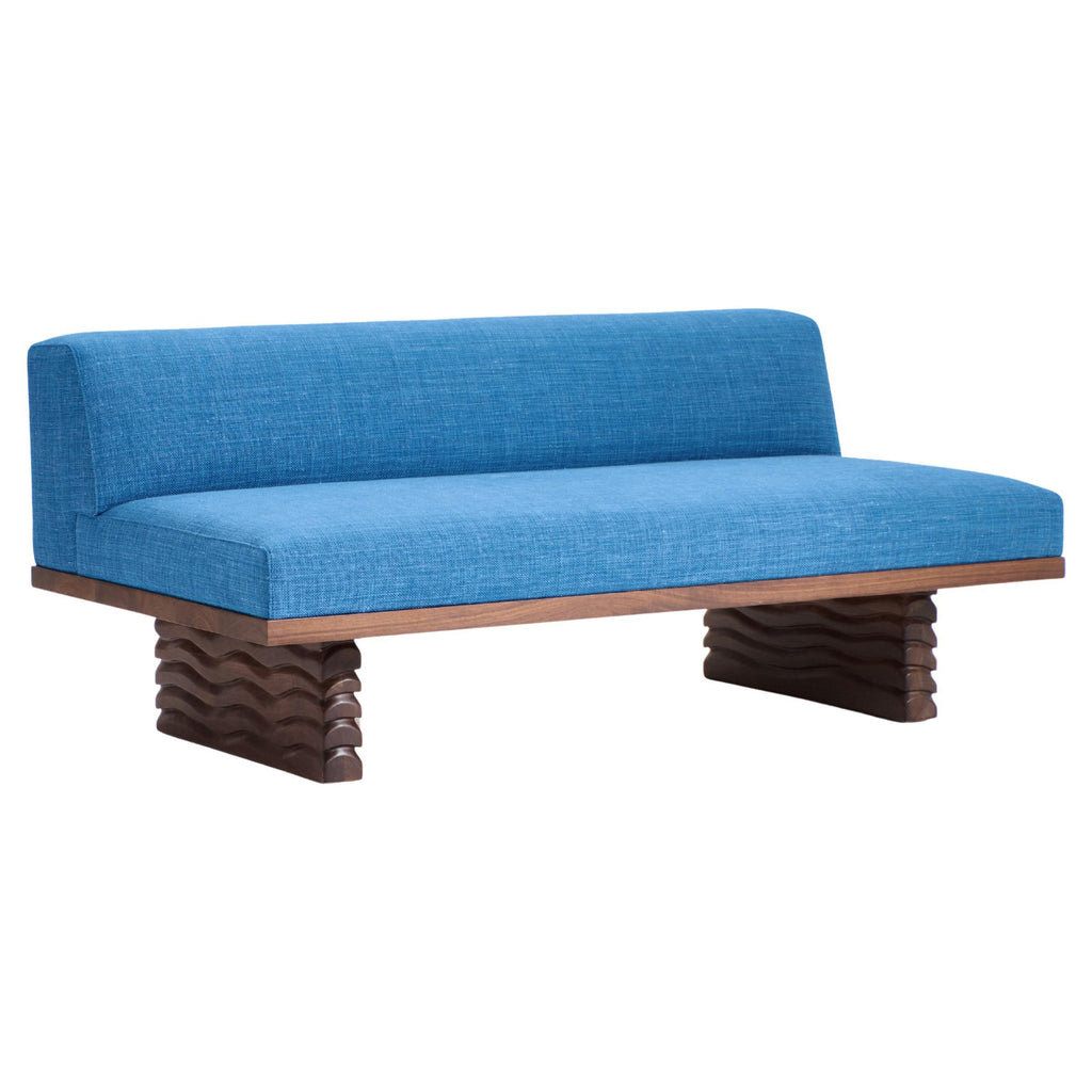 https://a.1stdibscdn.com/nazare-sofa-for-sale/f_62582/f_440992421742310961469/f_44099242_1742310962185_bg_processed.jpg