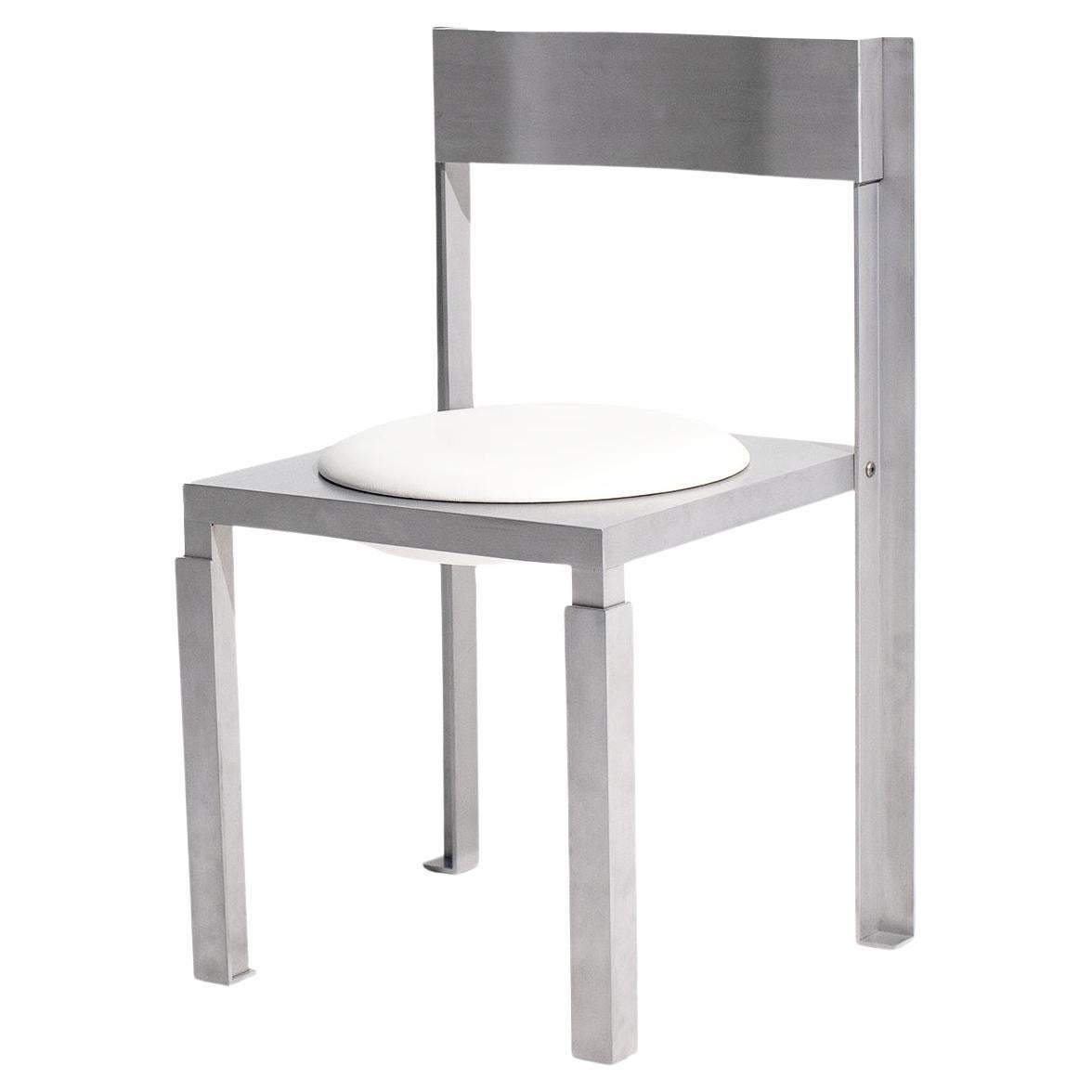 https://a.1stdibscdn.com/strut-aluminium-chair-with-leather-seating-pad-for-sale/f_68572/f_443646821743693202043/f_44364682_1743693202367_bg_processed.jpg