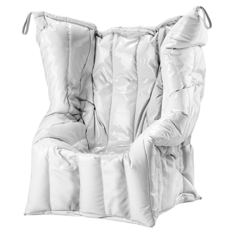 https://a.1stdibscdn.com/shadow-white-armchair-padded-with-soft-polyurethane-foam-by-gaetano-pesce-for-sale/56838172/f_445321421744726868294/f_44532142_1744726868596_bg_processed.jpg?width=768
