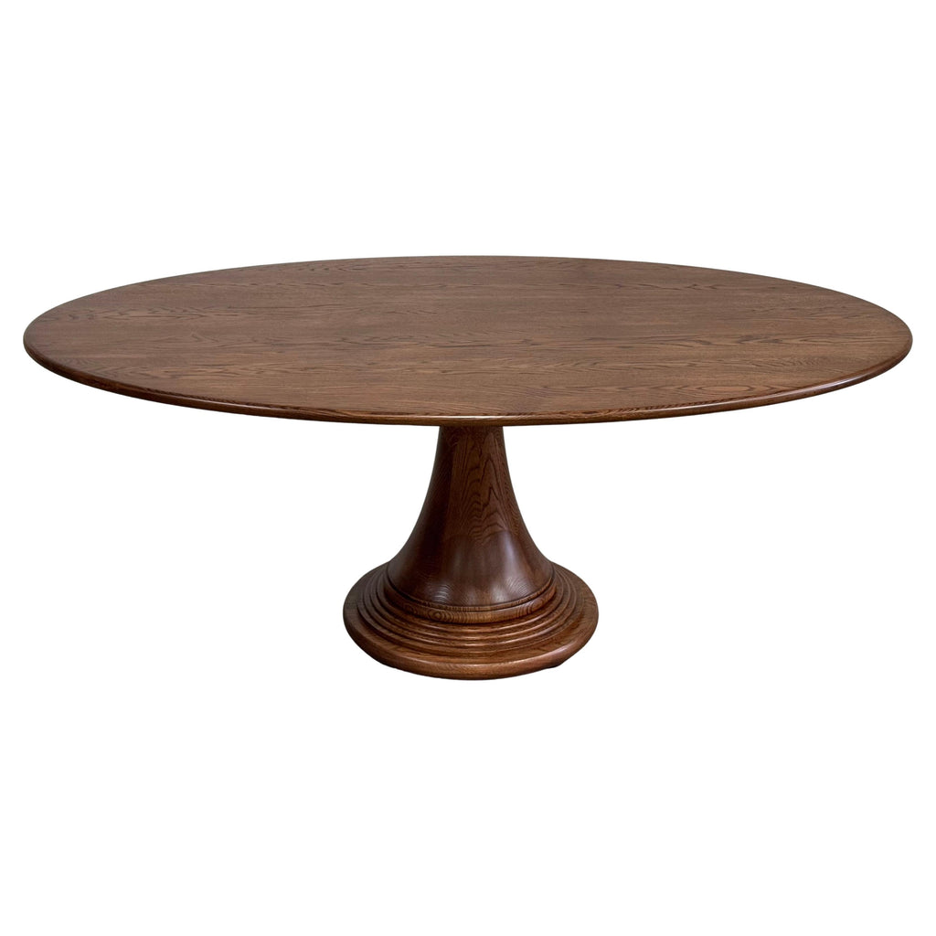 https://a.1stdibscdn.com/walnut-pedestal-dining-table-built-to-order-by-petersen-antiques-for-sale/f_8065/f_446687221745240827239/f_44668722_1745240828198_bg_processed.jpg