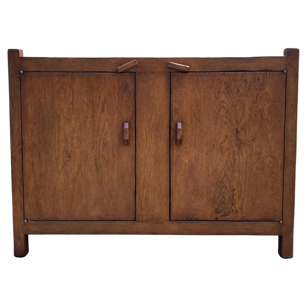 https://a.1stdibscdn.com/dos-gallos-custom-oak-trastero-rustic-cabinet-for-sale/f_7978/f_446769421745260694552/f_44676942_1745260695036_bg_processed.jpg