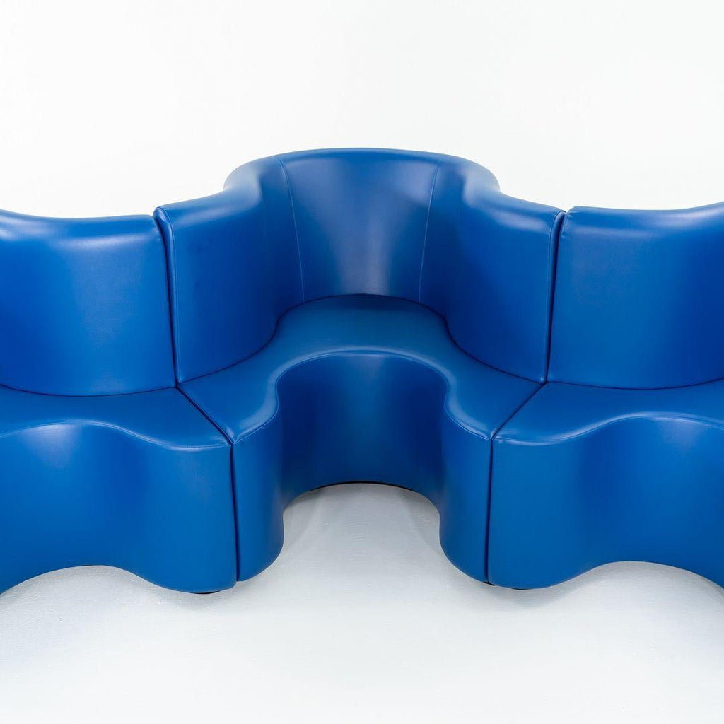 https://a.1stdibscdn.com/2024-verner-panton-for-verpan-cloverleaf-sofa-3-units-in-royal-blue-with-power-for-sale-picture-6/56838182/f_449684521747135473604/f_44968452_6_master.jpg