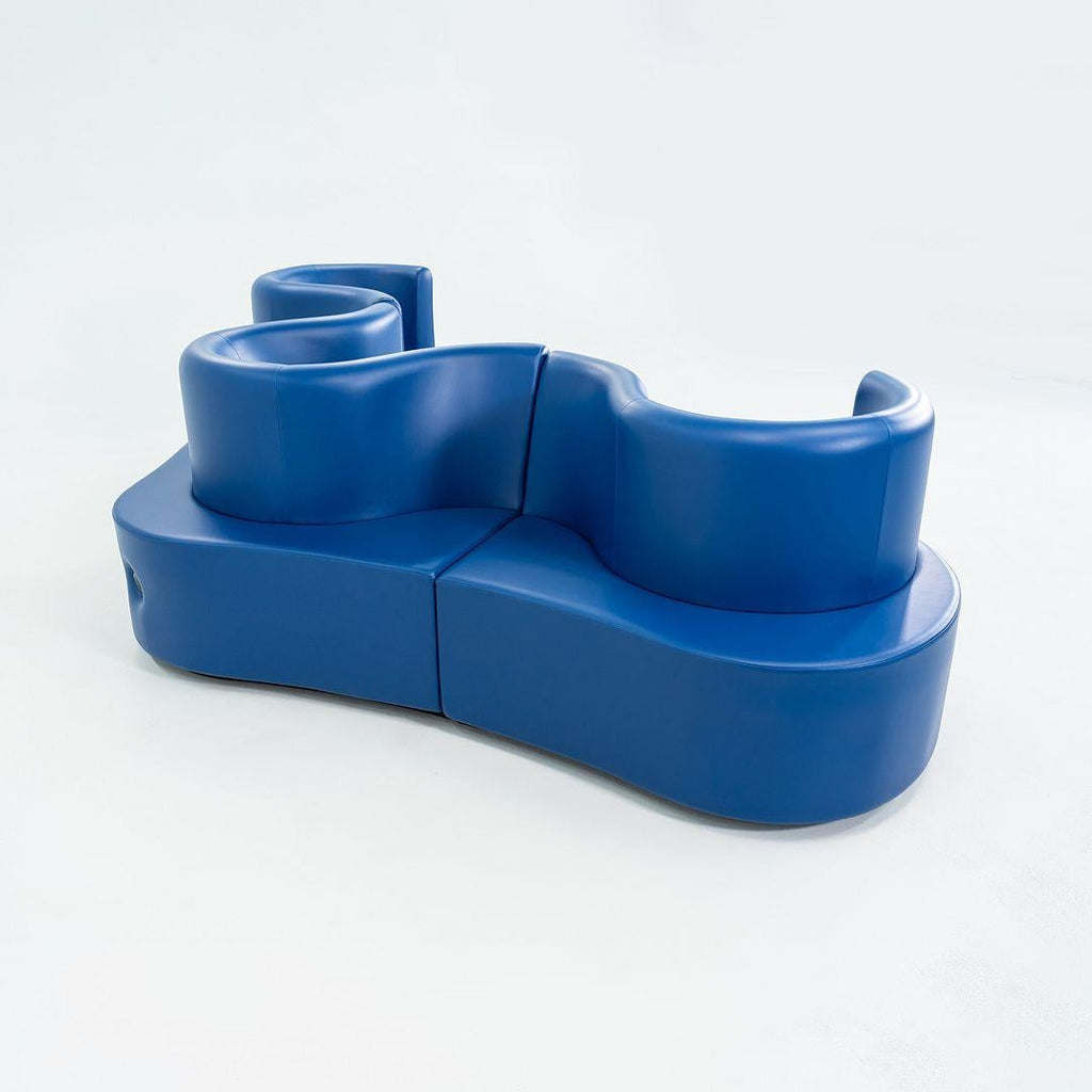 https://a.1stdibscdn.com/2024-verner-panton-for-verpan-cloverleaf-sofa-3-units-in-royal-blue-with-power-for-sale-picture-9/56838182/f_449684521747135473579/f_44968452_9_master.jpg