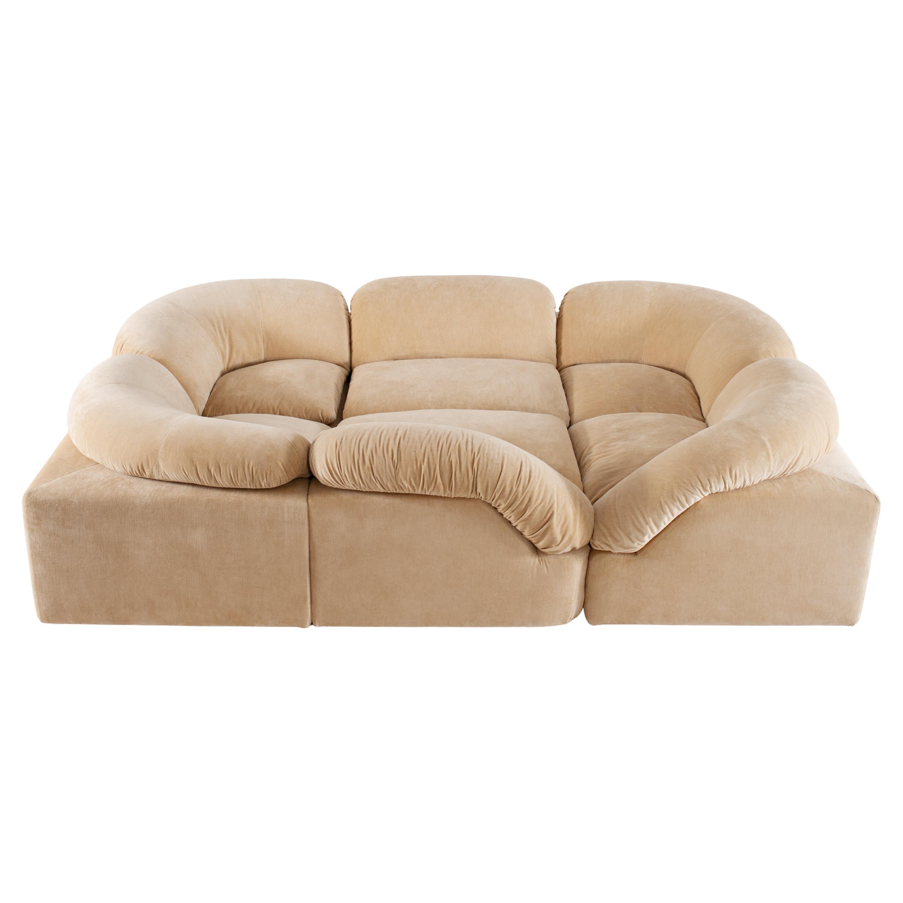 https://a.1stdibscdn.com/customizable-tacchini-butter-modular-sofa-by-faye-toogood-for-sale-picture-8/f_44652/f_452315121748530092600/f_45231512_1748530093767_bg_processed.jpg