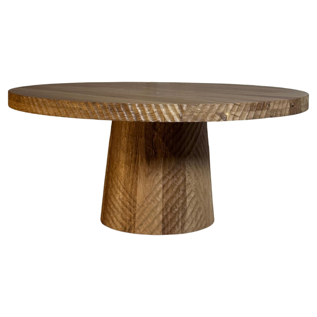 https://a.1stdibscdn.com/vintage-brutalist-style-sculpted-round-coffee-table-in-aged-oak-by-sergio-vulpe-for-sale/f_99712/f_452658221768939760012/f_45265822_1768939760648_bg_processed.jpg