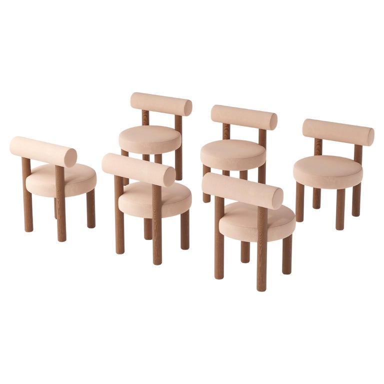 https://a.1stdibscdn.com/set-of-6-dining-chairs-gropius-cs2-in-venus-velvet-with-wooden-legs-by-noom-for-sale/f_42321/f_455296621750367758205/f_45529662_1750367759017_bg_processed.jpg?width=768