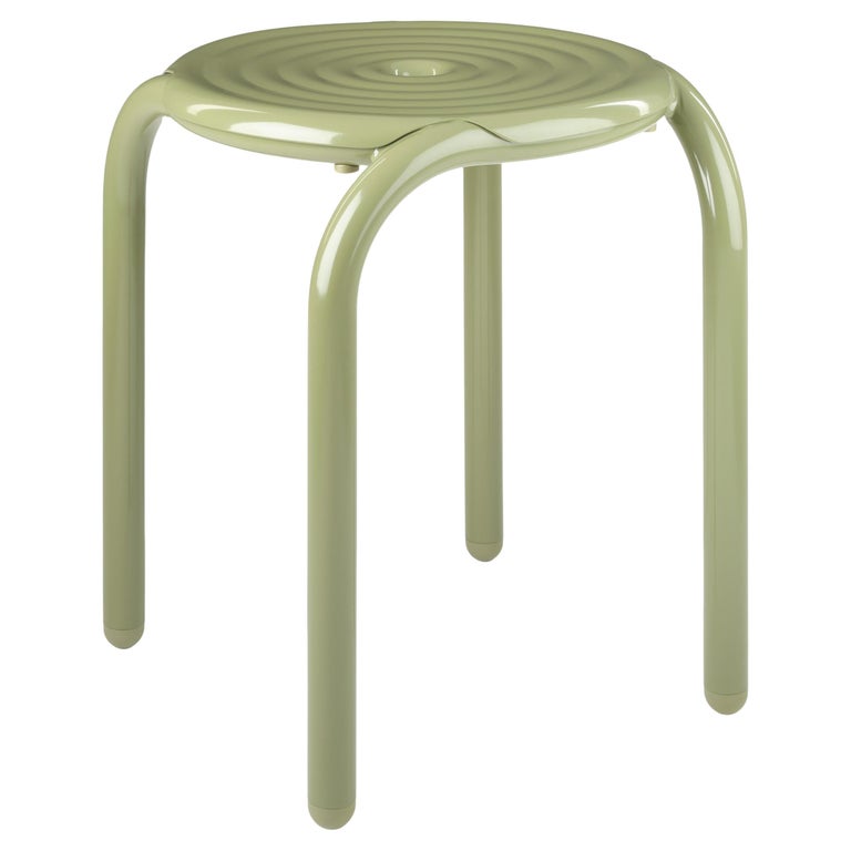 https://a.1stdibscdn.com/tom-dixon-groove-aluminum-outdoor-stool-in-putty-for-sale/f_14472/f_456558021751141417378/f_45655652_1751141336385_bg_processed.jpg?width=768