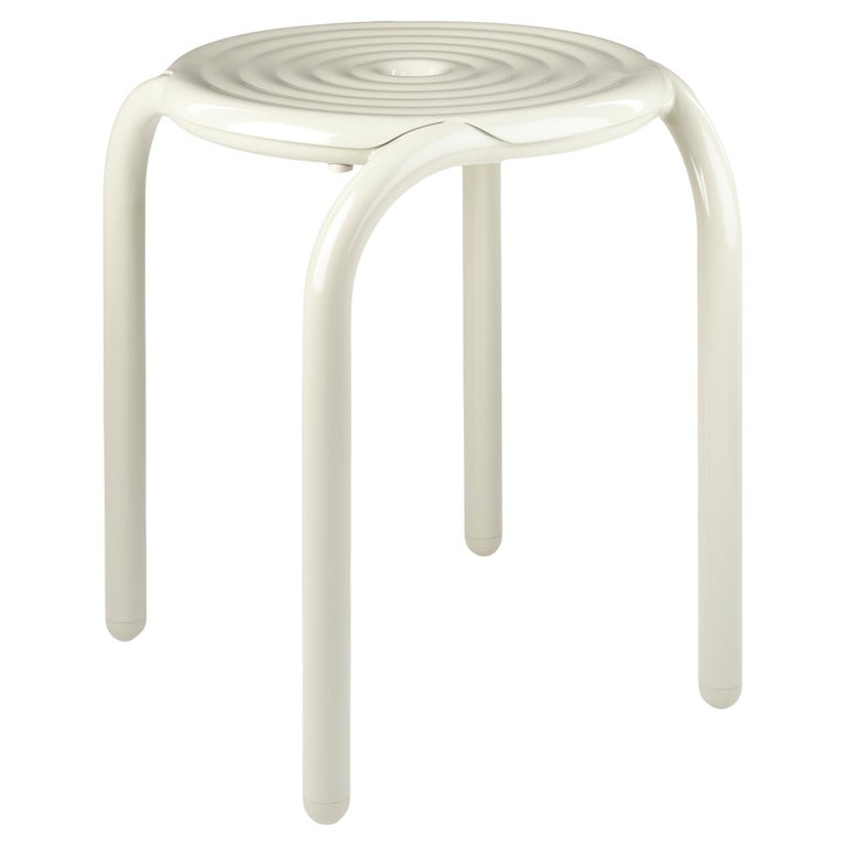 https://a.1stdibscdn.com/tom-dixon-groove-aluminum-outdoor-stool-in-putty-for-sale/f_14472/f_456558021751298156267/f_45655802_1751298156930_bg_processed.jpg?width=768