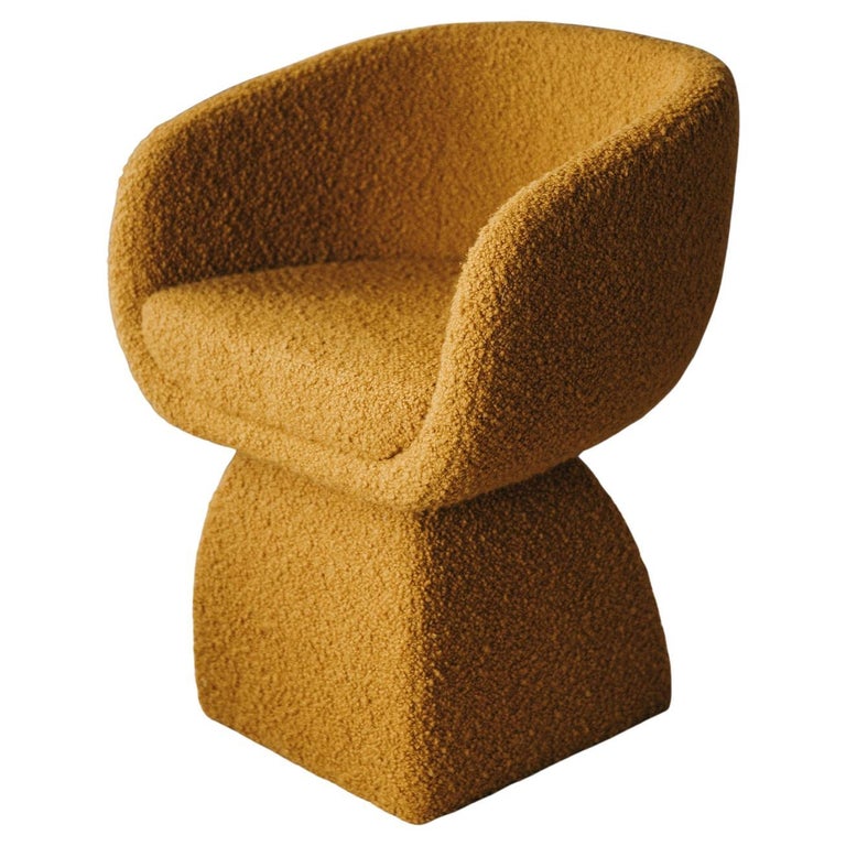 https://a.1stdibscdn.com/21st-century-oscar-chair-in-a-boucle-fabric-by-duistt-for-sale/f_63222/f_457214621751554473092/f_45721462_1751554473519_bg_processed.jpg?width=768
