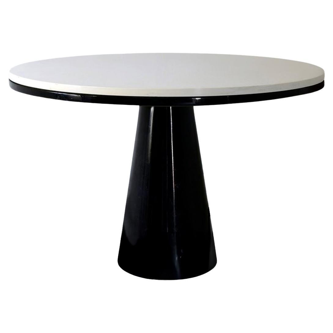 https://a.1stdibscdn.com/postmodern-black-and-white-gloss-lacquer-pedestal-dining-table-chi-for-sale/f_105132/f_459830121753270072469/f_45983012_1753270072647_bg_processed.jpg