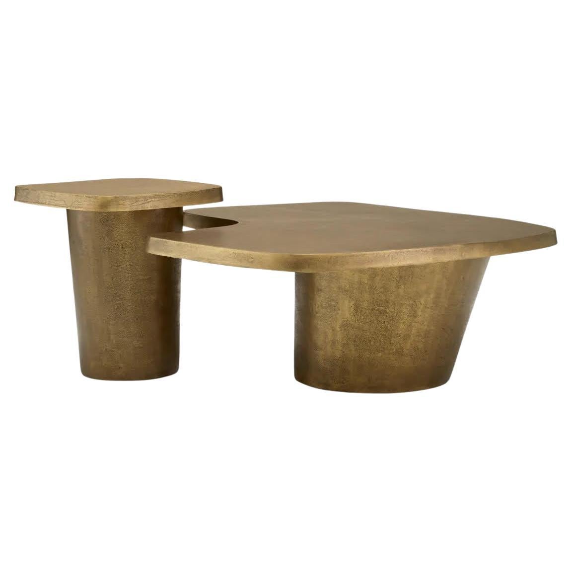 https://a.1stdibscdn.com/set-of-2-coffee-tables-vintage-brass-finish-timeless-character-for-sale/f_15302/f_460333821753589621877/f_46033382_1753589622094_bg_processed.jpg