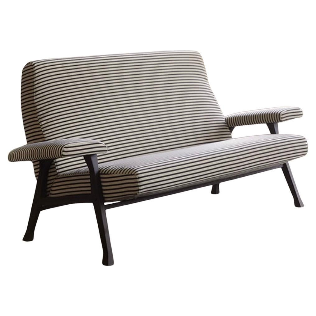 https://a.1stdibscdn.com/roberto-menghi-hall-sofa-for-arflex-1958-for-sale/f_58922/f_464337021756316338046/f_46433702_1756316338276_bg_processed.jpg