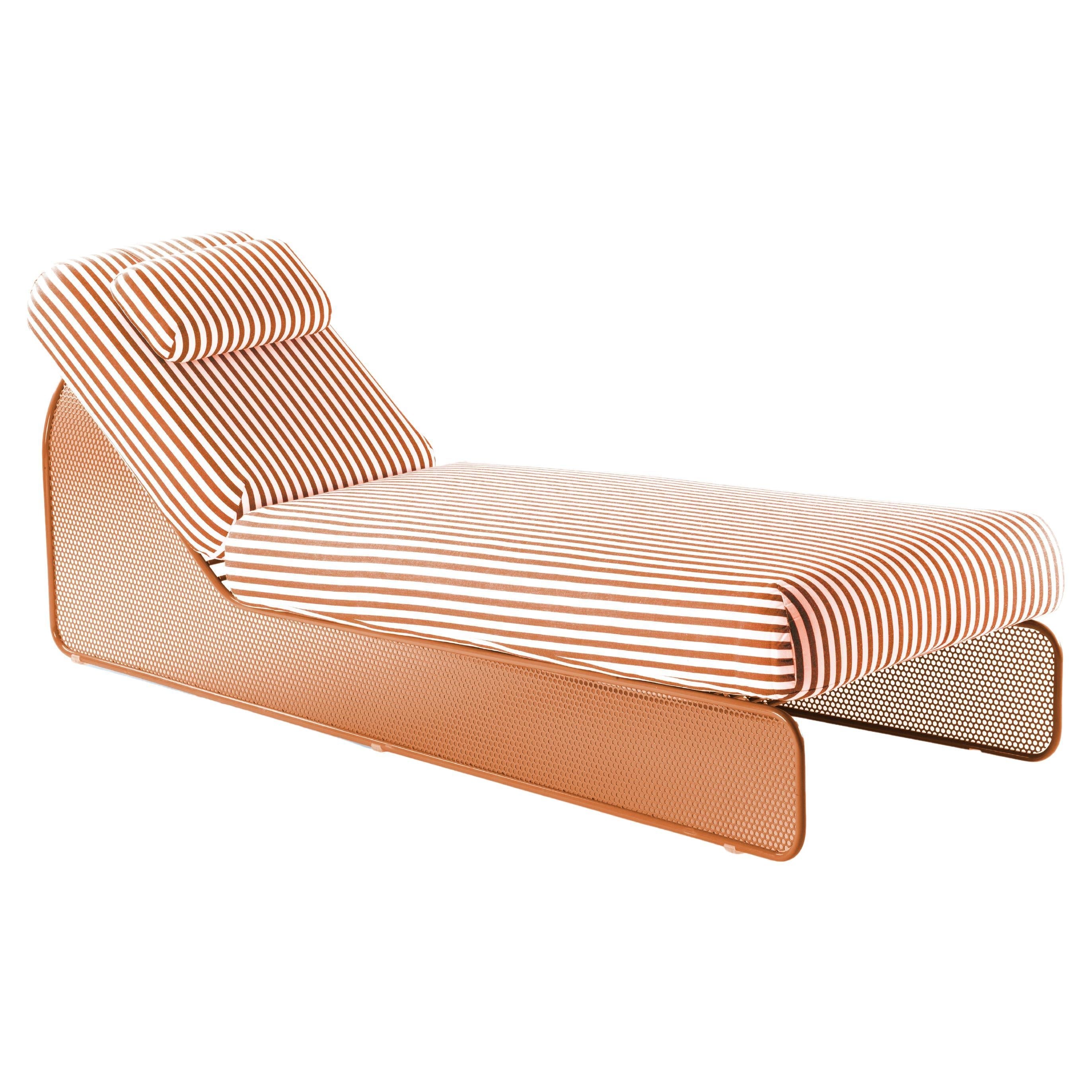 https://a.1stdibscdn.com/contemporary-riviera-day-bed-in-earth-lacquered-metal-for-outdoors-for-sale/f_40973/f_467733021758646494380/f_46773302_1758646495428_bg_processed.jpg