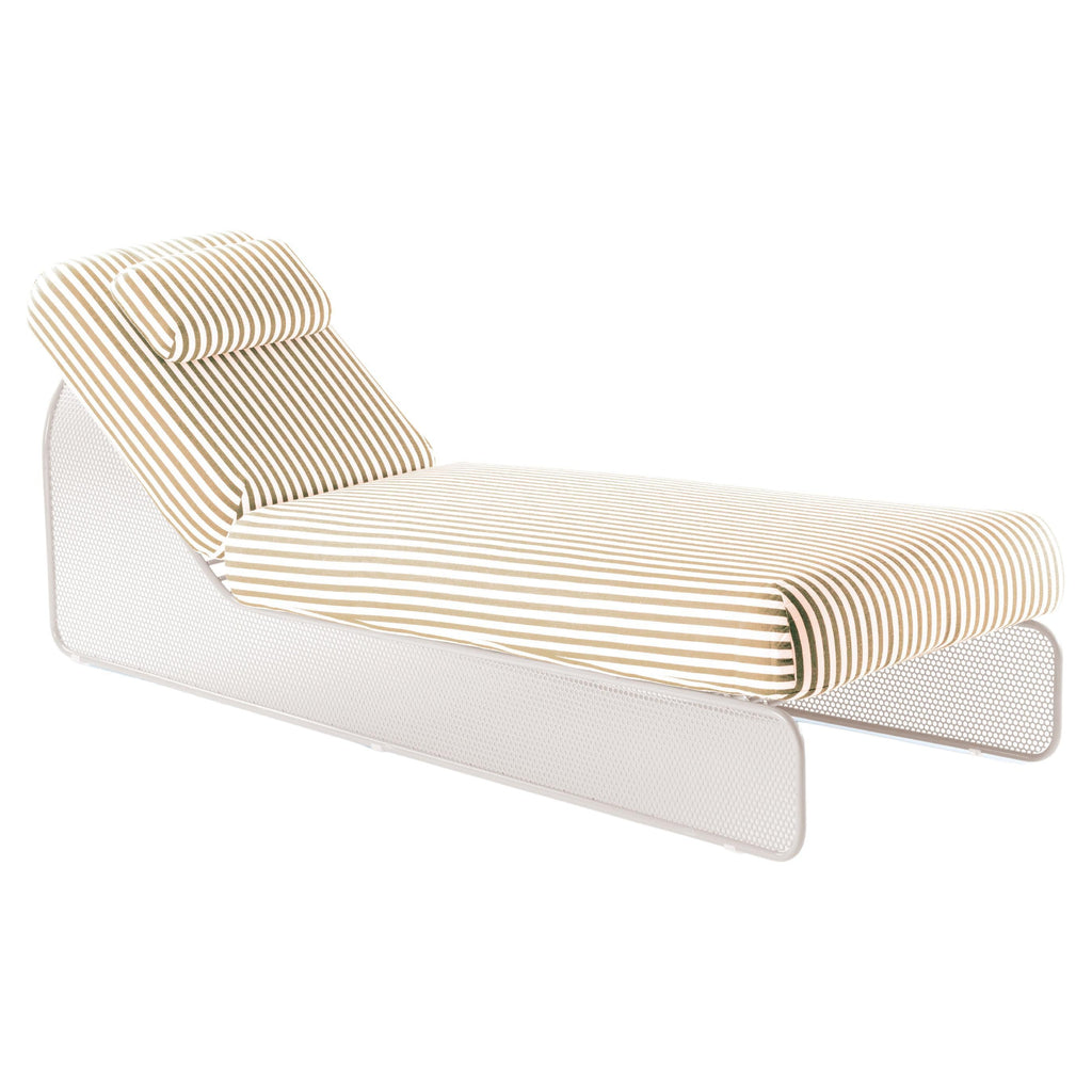 https://a.1stdibscdn.com/contemporary-riviera-day-bed-in-ivory-lacquered-metal-for-outdoors-for-sale/f_40973/f_467733421758646677034/f_46773342_1758646677933_bg_processed.jpg