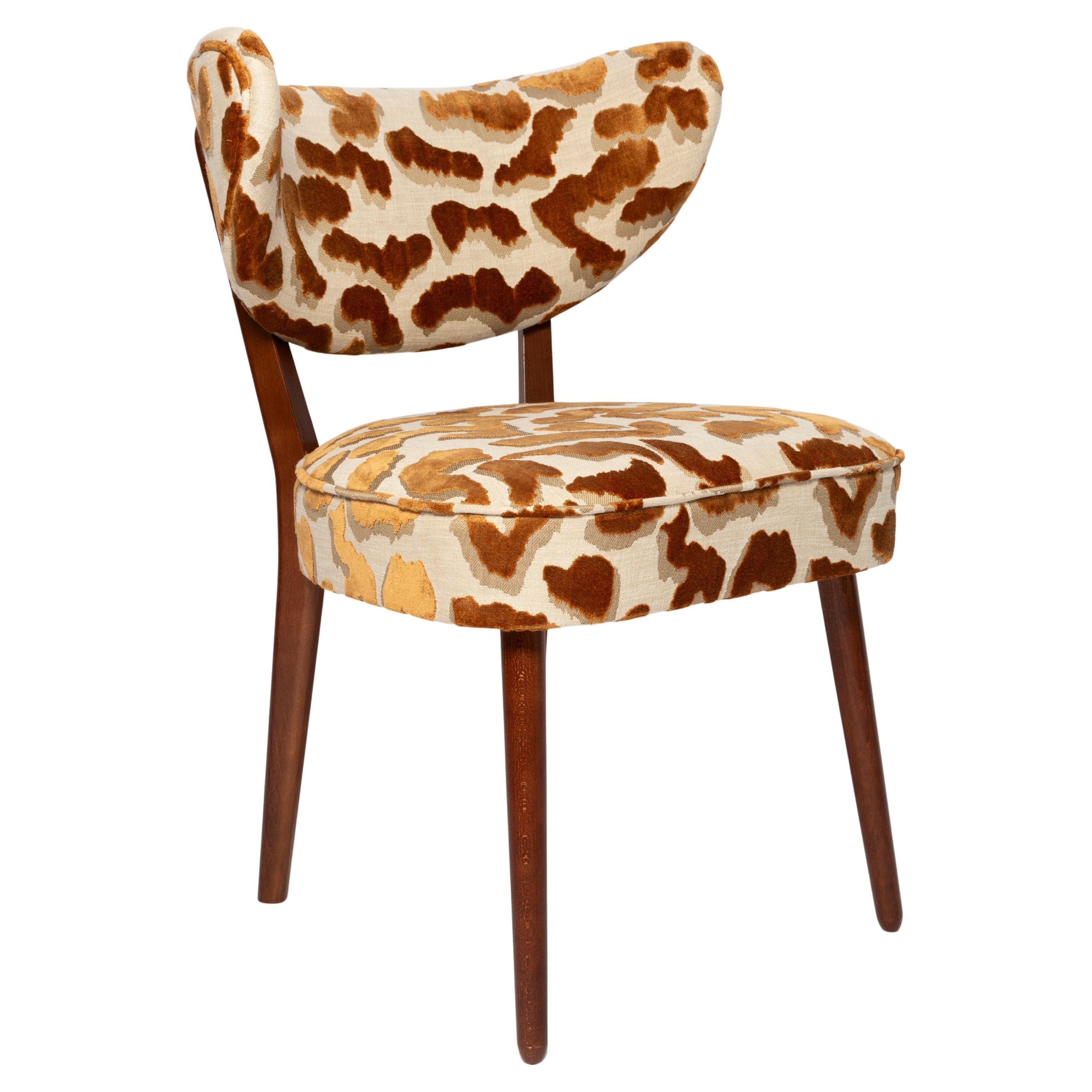 https://a.1stdibscdn.com/vintola-studio-dining-chair-casamance-nimbus-leopard-fabric-for-sale/f_34023/f_471321221761052296061/f_47132122_1761052297179_bg_processed.jpg
