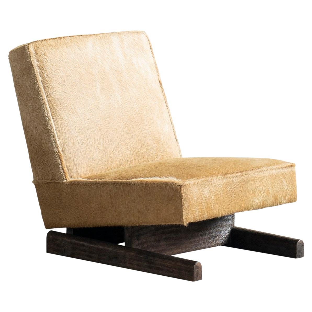 https://a.1stdibscdn.com/ut-01-cowhide-and-walnut-sofa-by-sing-chan-for-sale/f_12192/f_472373721761590258504/f_47237372_1761590258815_bg_processed.jpg