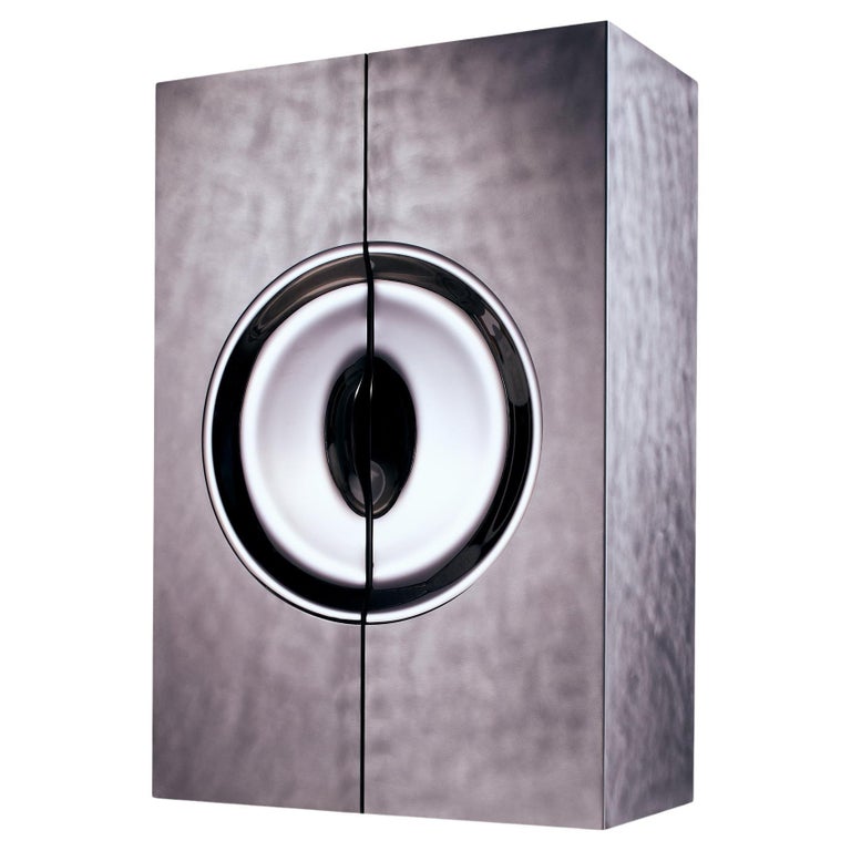 https://a.1stdibscdn.com/orion-modern-brushed-aluminum-bar-cabinet-with-marble-interior-in-stock-for-sale/f_55202/f_478286321774342568179/f_47828632_1774342568629_bg_processed.jpg?width=768