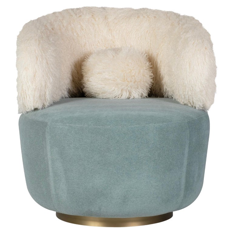 https://a.1stdibscdn.com/contemporary-caju-swivel-lounge-chair-set-2-boucle-faux-fur-by-greenapple-for-sale-picture-6/f_53532/f_482072021767710661773/f_48207202_1767710662519_bg_processed.jpg?width=768