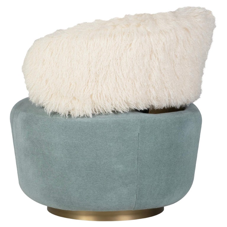 https://a.1stdibscdn.com/contemporary-caju-swivel-lounge-chair-set-2-boucle-faux-fur-by-greenapple-for-sale-picture-7/f_53532/f_482072021767710678098/f_48207202_1767710678841_bg_processed.jpg?width=768