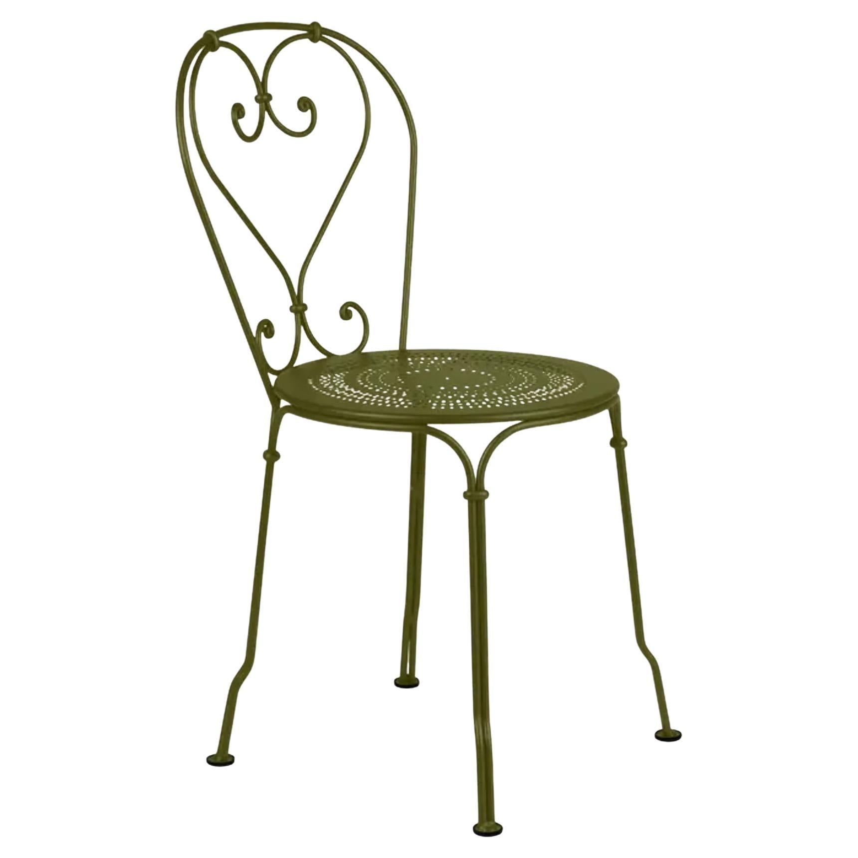 https://a.1stdibscdn.com/fermob-1900-chair-pesto-set-of-2-chairs-for-sale/f_105752/f_484425721769078019164/f_48442572_1769078019561_bg_processed.jpg