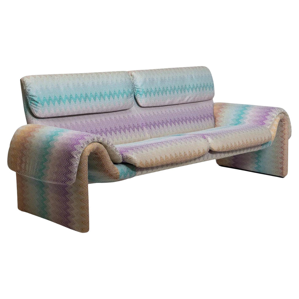 https://a.1stdibscdn.com/de-sede-ds-2011-two-seater-sofa-in-fabric-by-de-sede-design-team-for-sale/f_16392/f_485463021769597544812/f_48546302_1769597545339_bg_processed.jpg