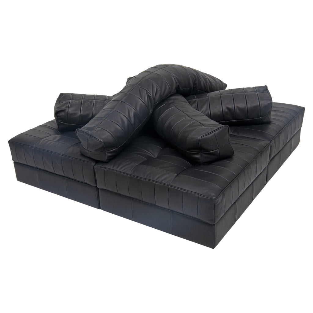 https://a.1stdibscdn.com/de-sede-ds-1088-configurable-patchwork-leather-sofa-with-elongated-cushions-for-sale/f_16392/f_487406921770716542181/f_48740692_1770716543190_bg_processed.jpg